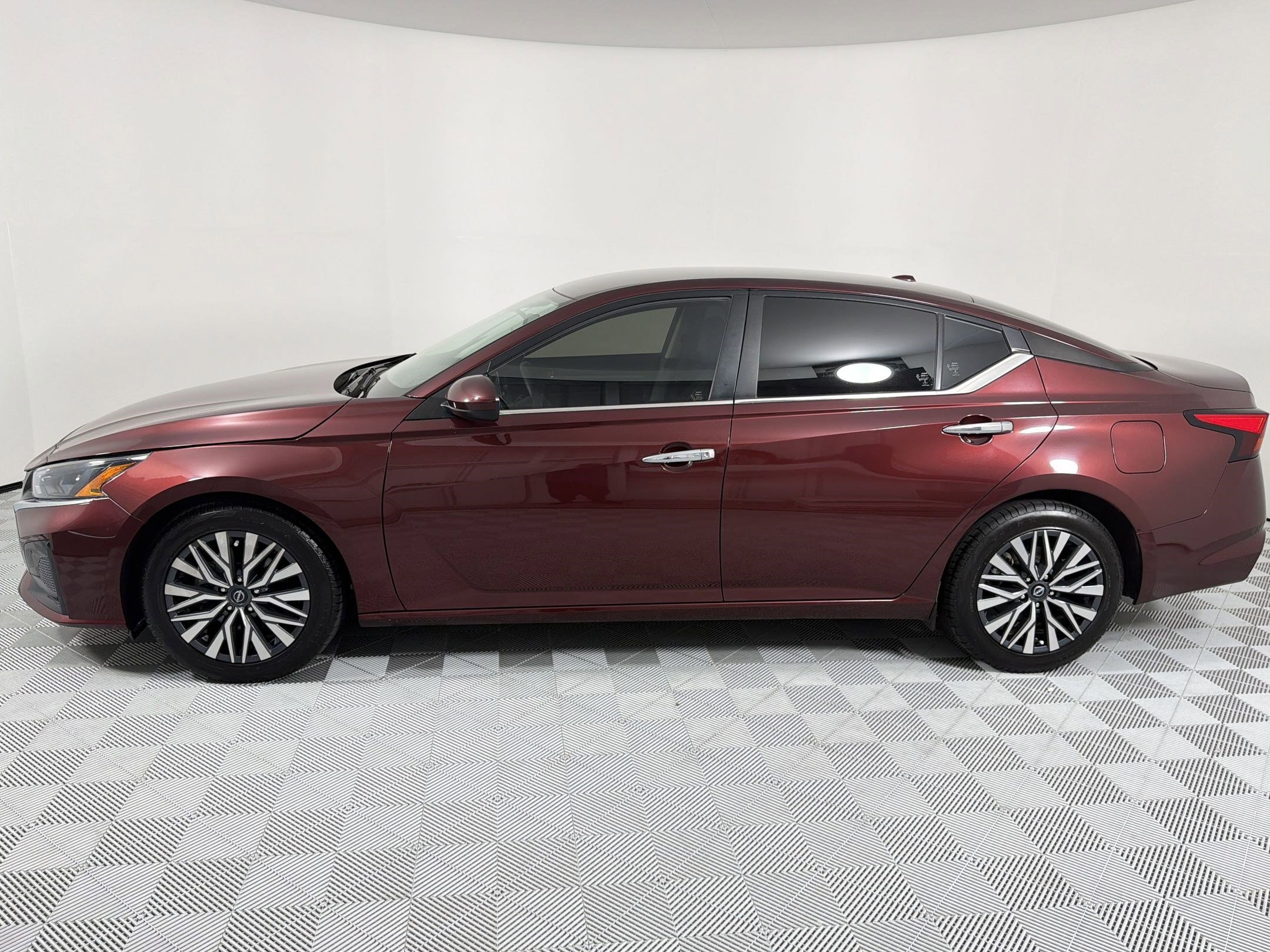 Used 2023 Nissan Altima SV with VIN 1N4BL4DV2PN377185 for sale in Greenville, TX