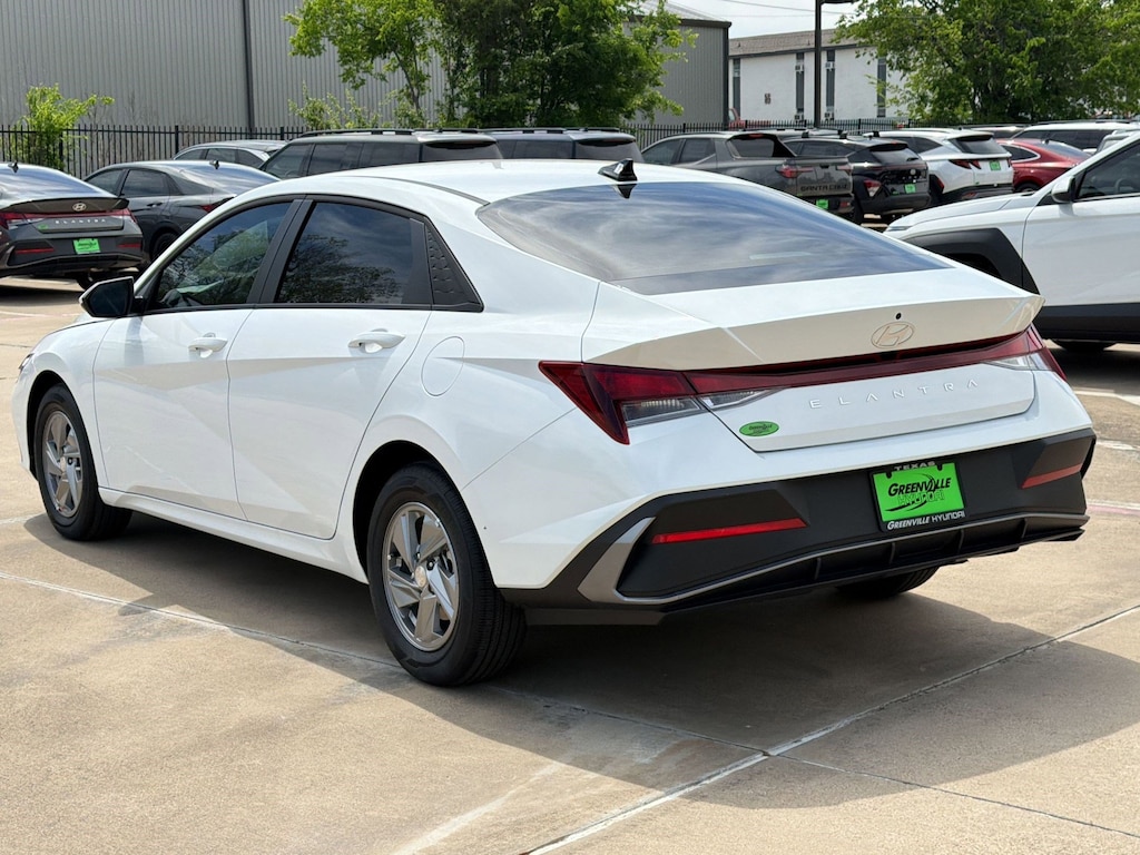 New 2026 Hyundai Elantra SE SE IVT
