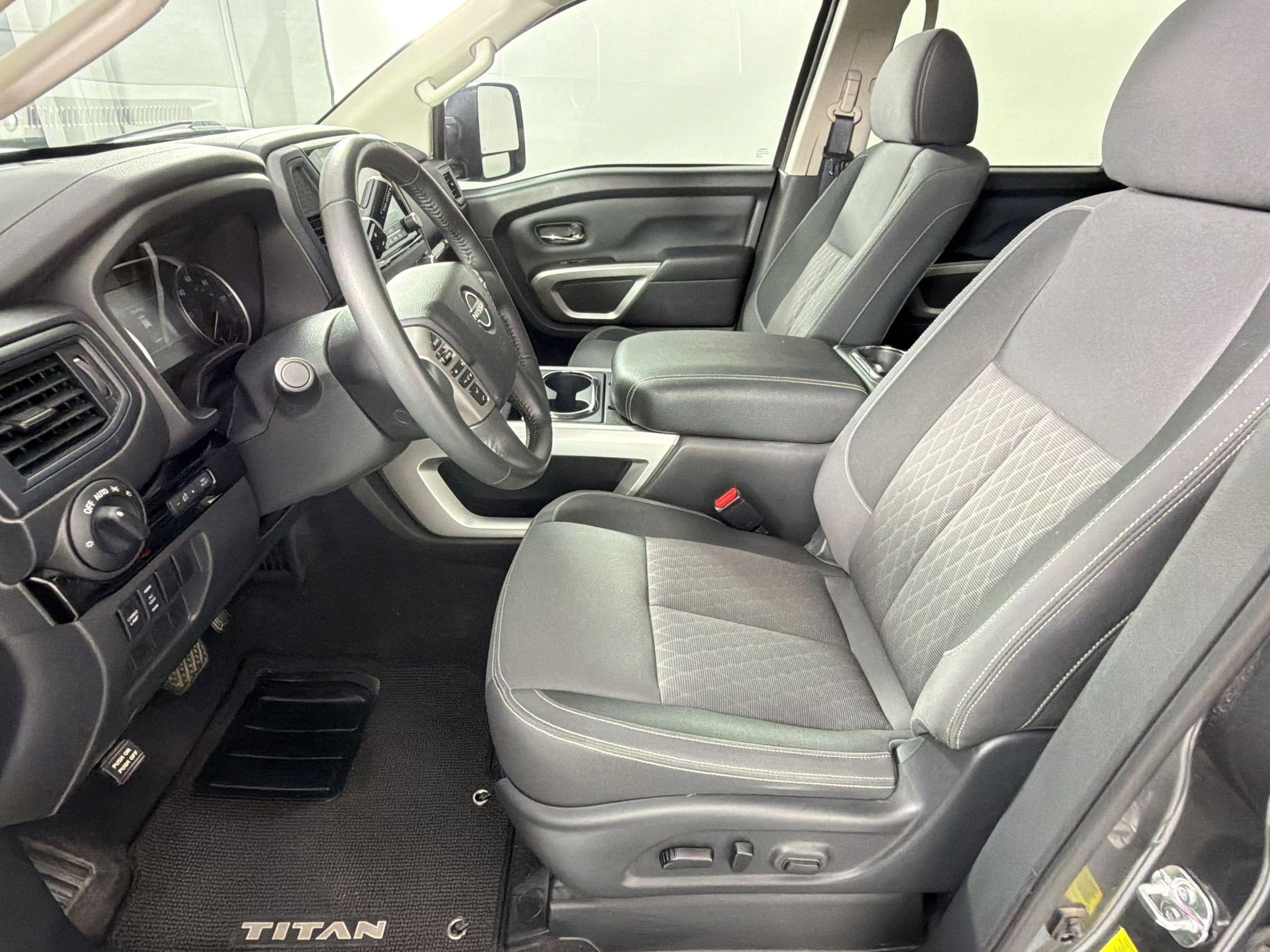 Titan SV 4x2 Crew Cab SV