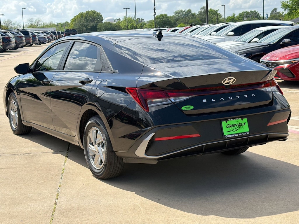 New 2026 Hyundai Elantra SE SE IVT