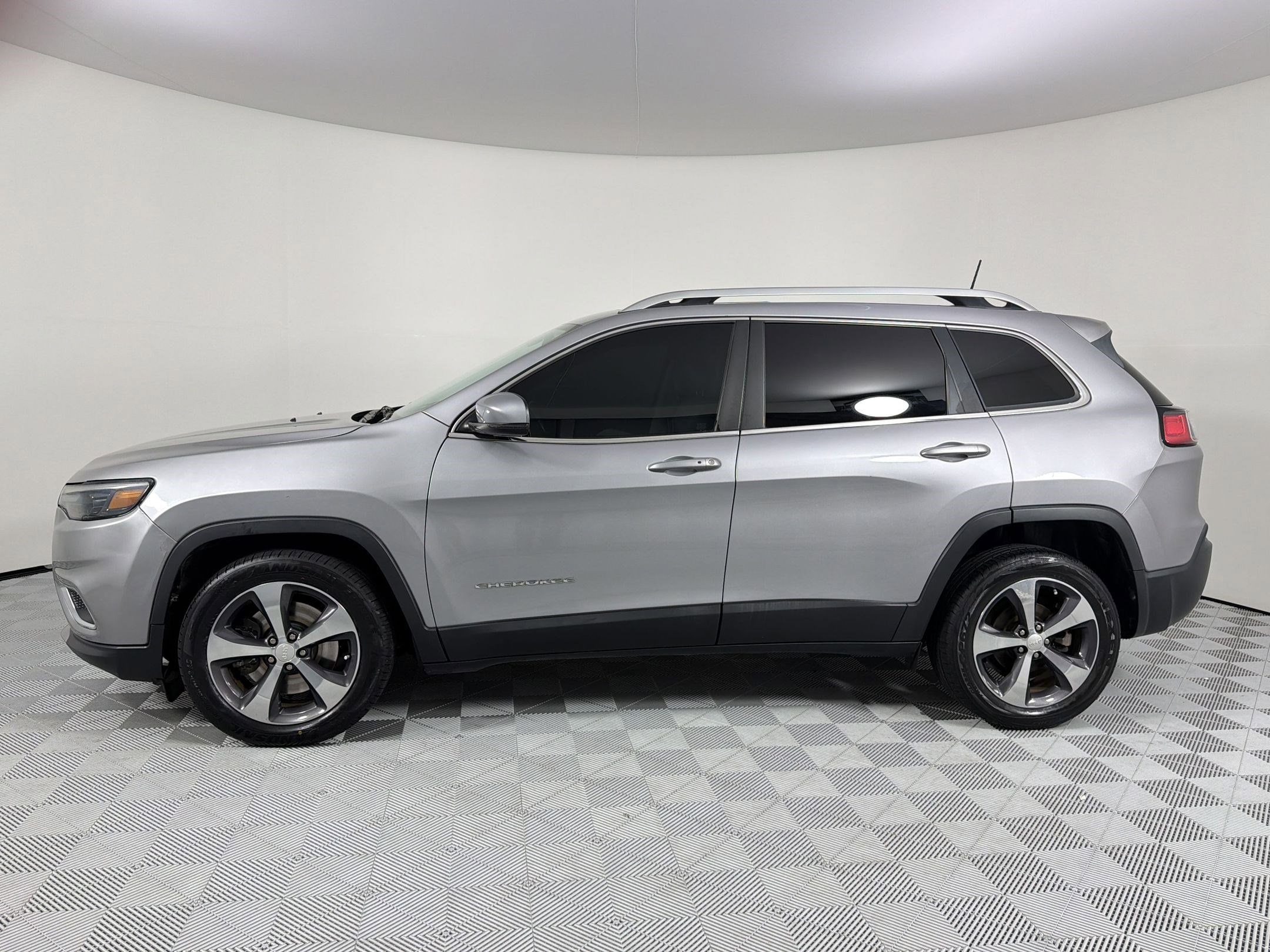 Used 2019 Jeep Cherokee Limited with VIN 1C4PJLDN6KD151990 for sale in Greenville, TX