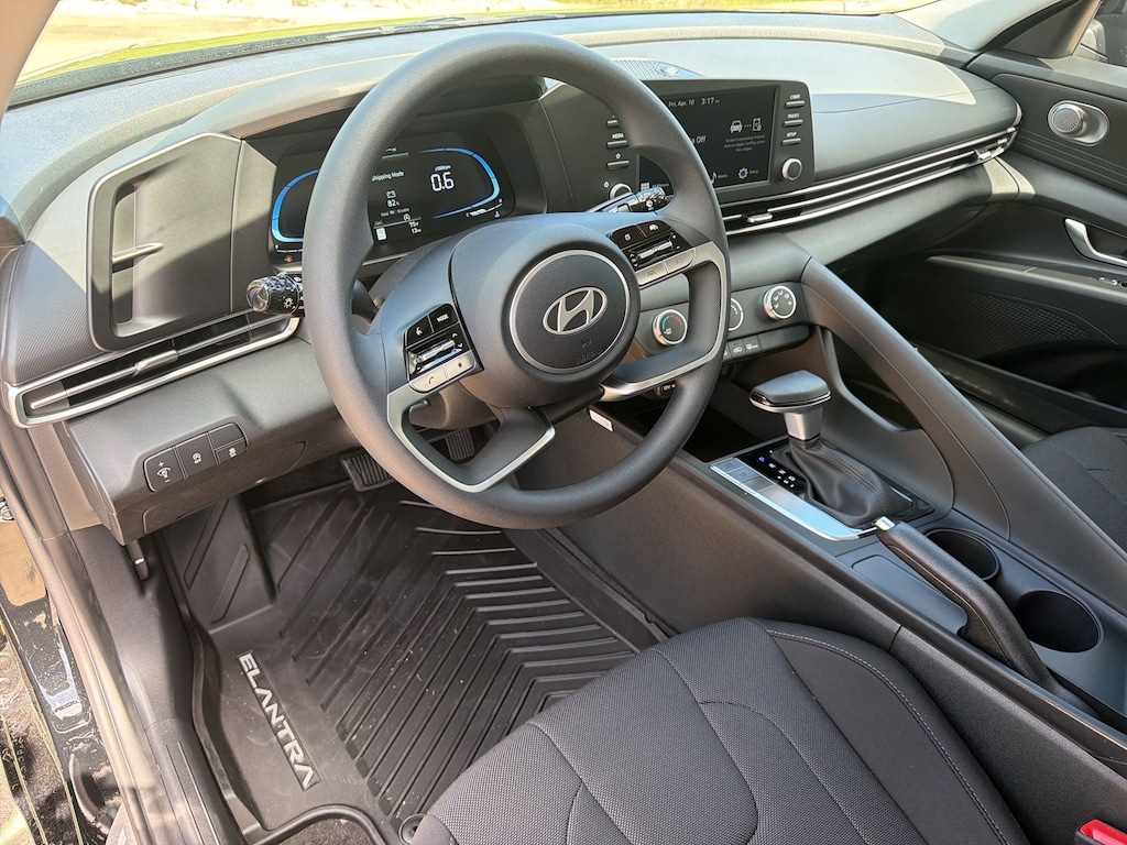 New 2026 Hyundai Elantra SE SE IVT