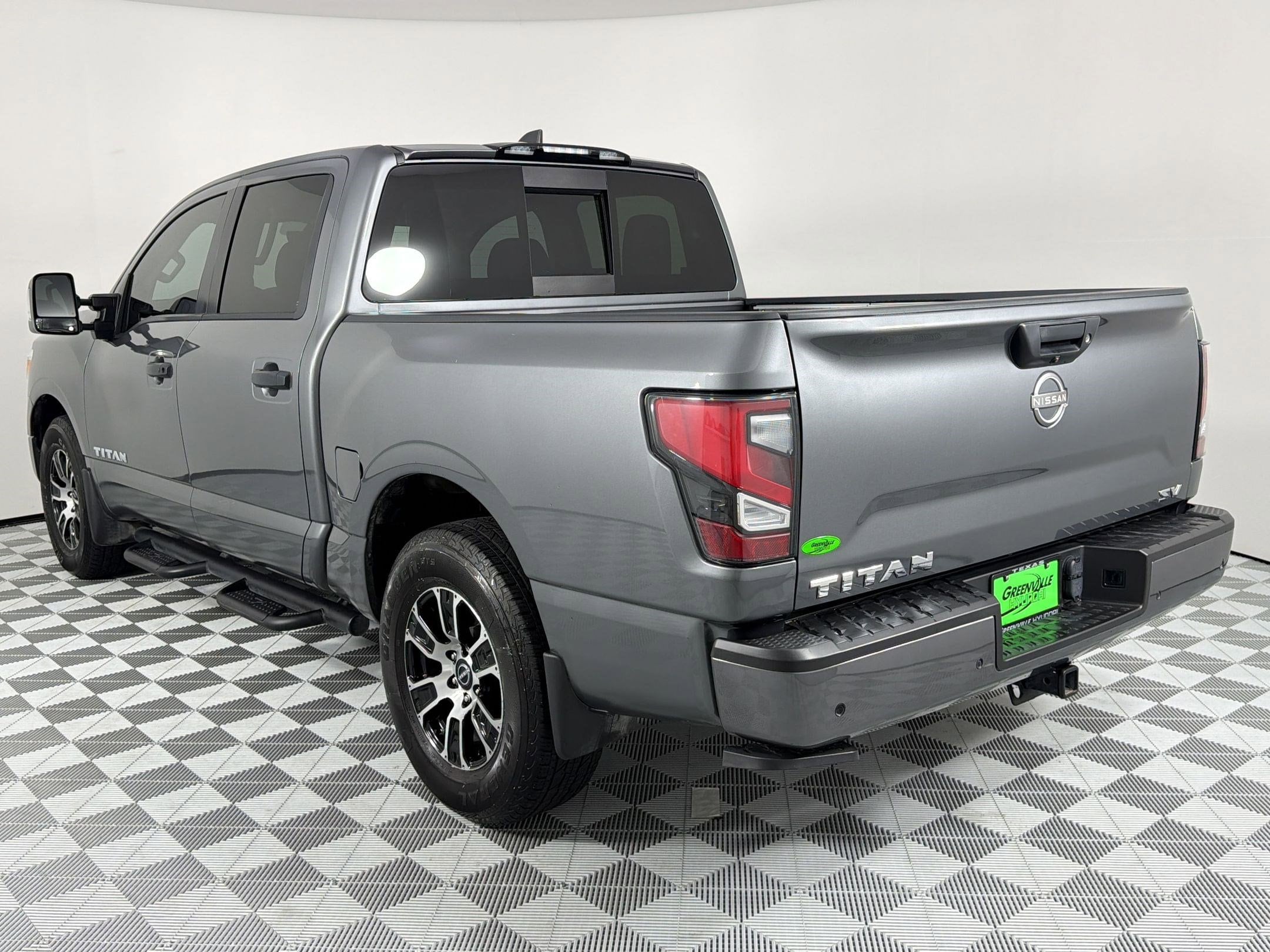 Titan SV 4x2 Crew Cab SV
