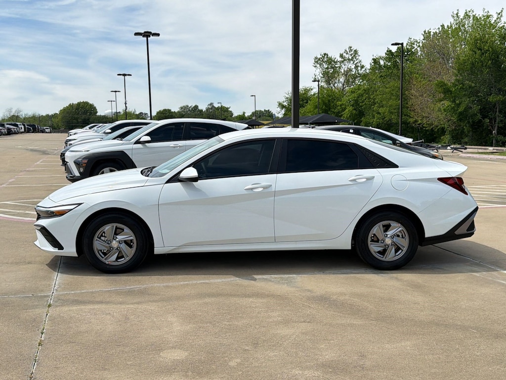 New 2026 Hyundai Elantra SE SE IVT