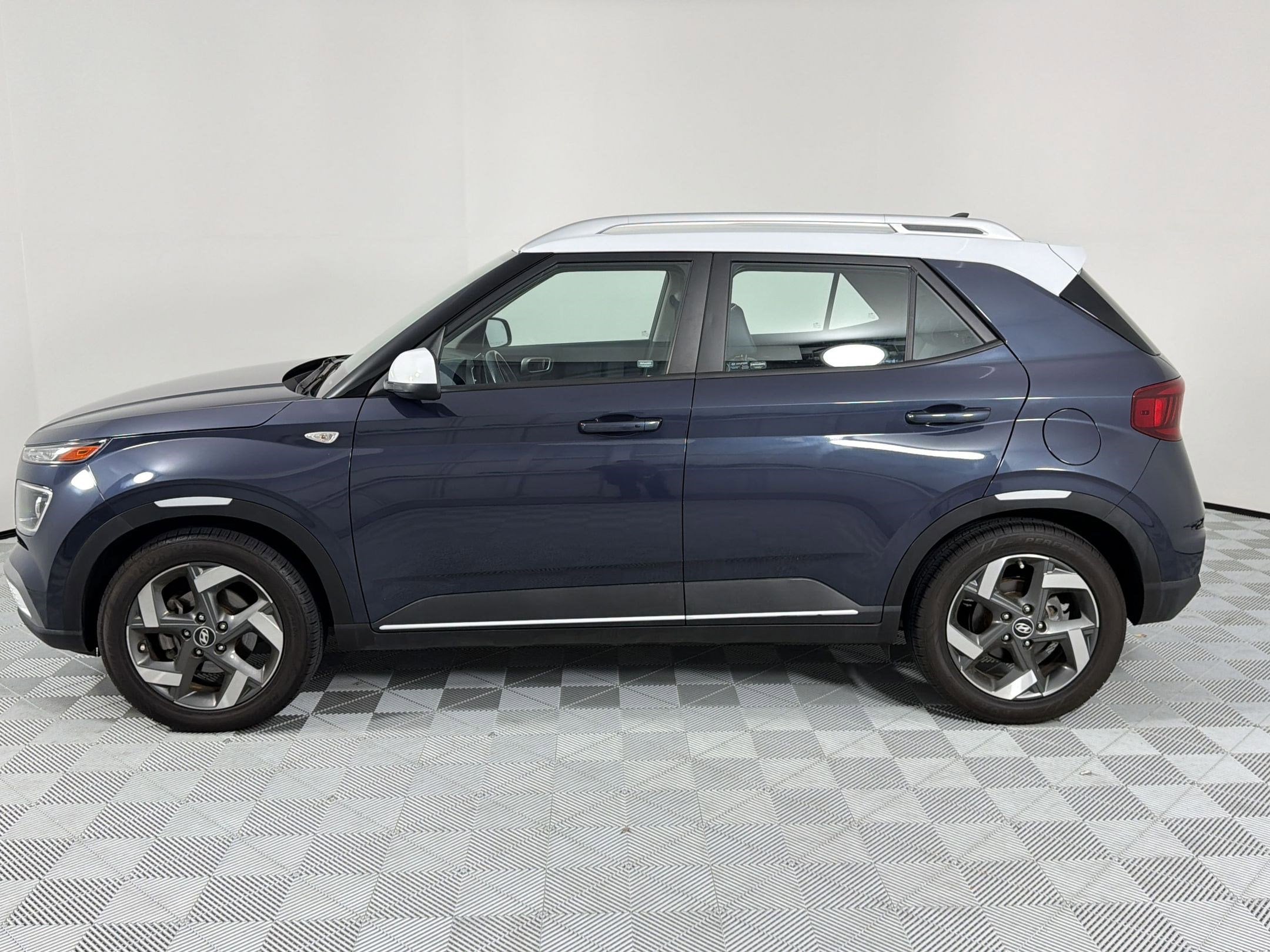 Used 2022 Hyundai Venue Limited with VIN KMHRC8A32NU167154 for sale in Greenville, TX