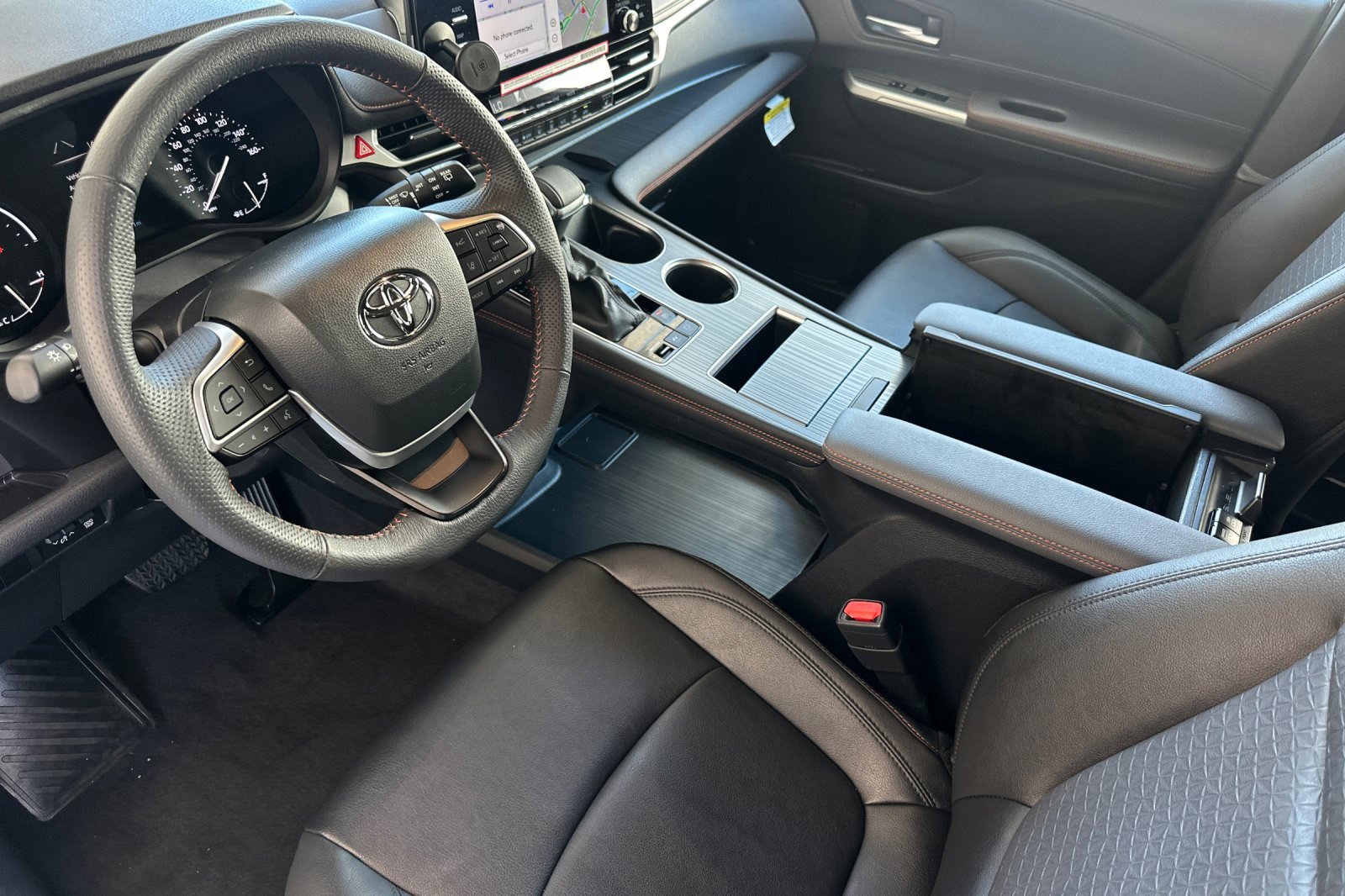 2024 Toyota Sienna XSE photo 4