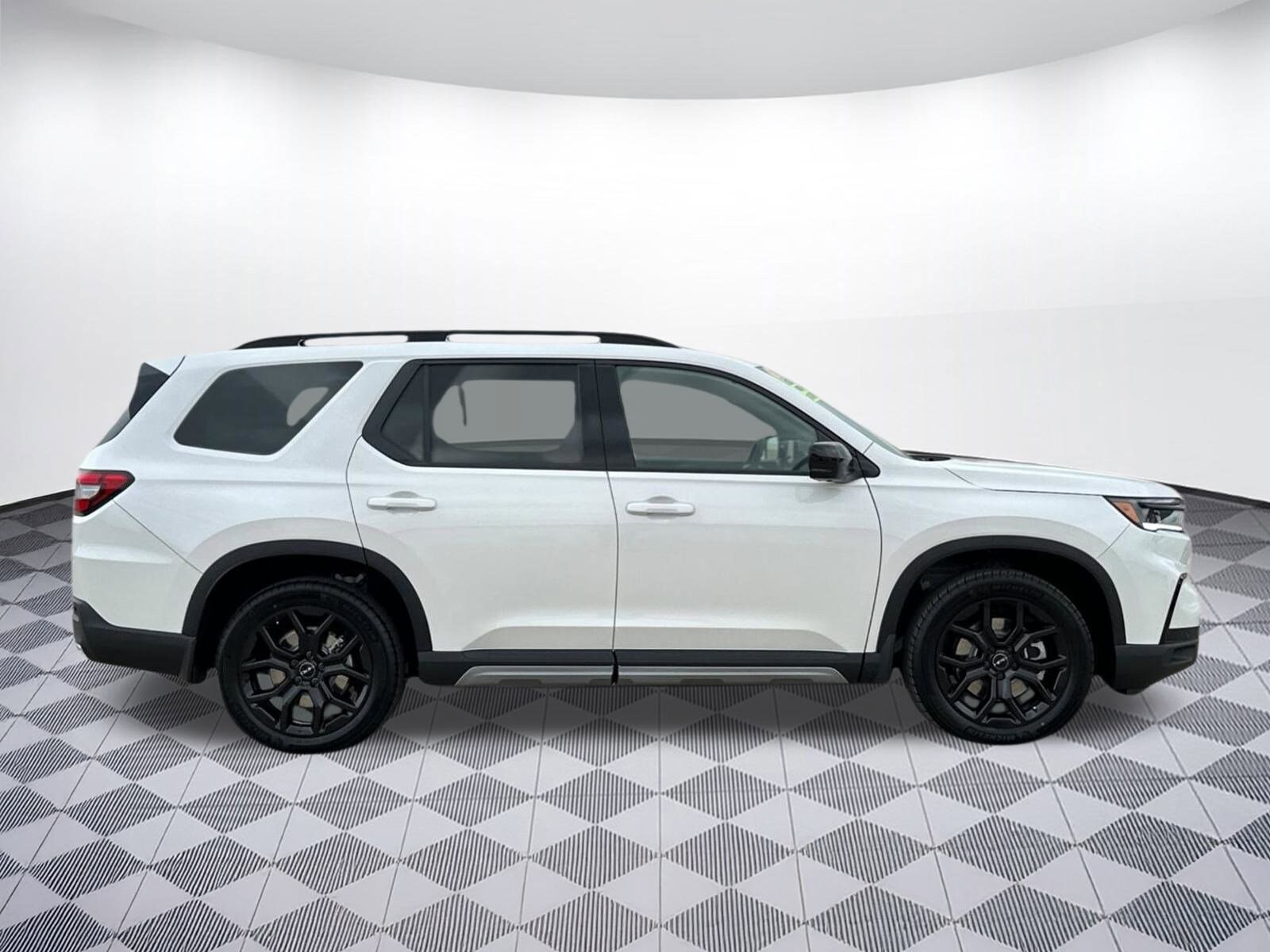 2025 Honda Pilot Black Edition photo 2