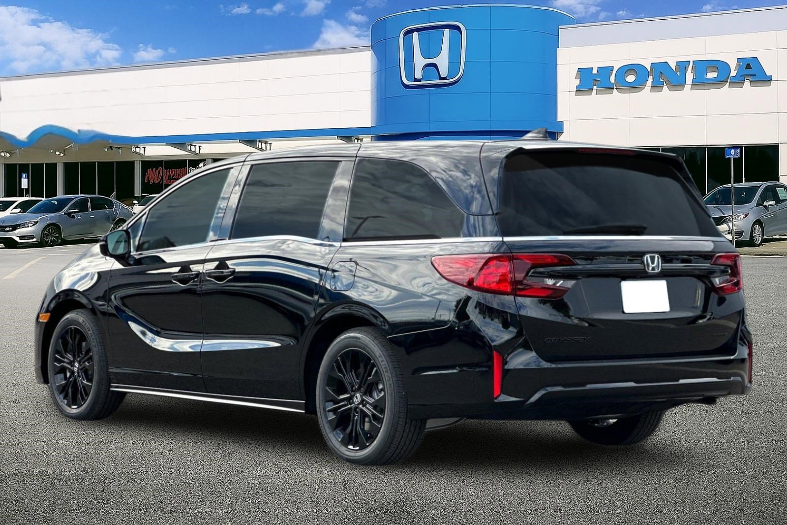 2026 Honda Odyssey photo 2