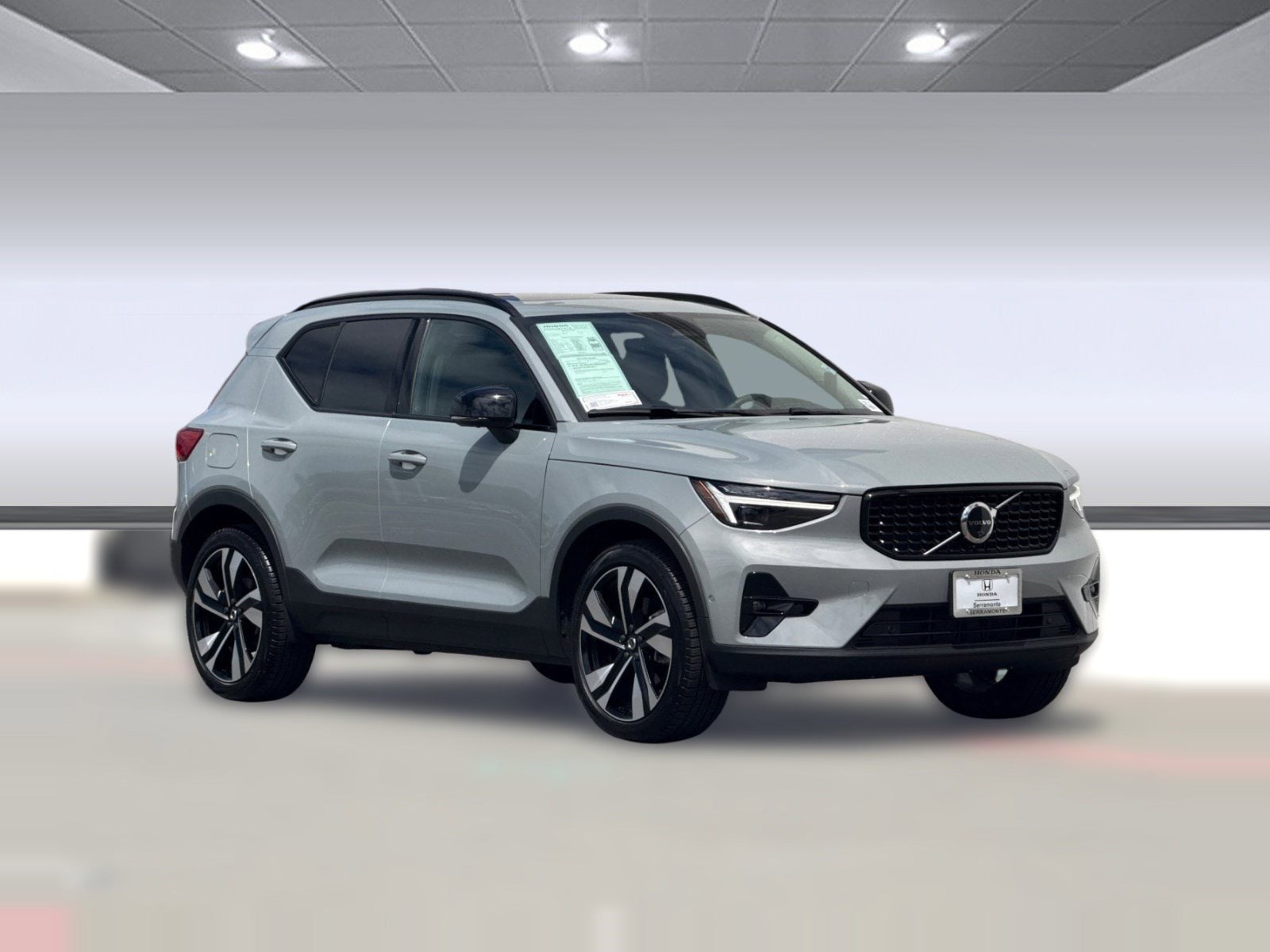 2025 Volvo XC40 B5 Ultra Dark Theme photo 6