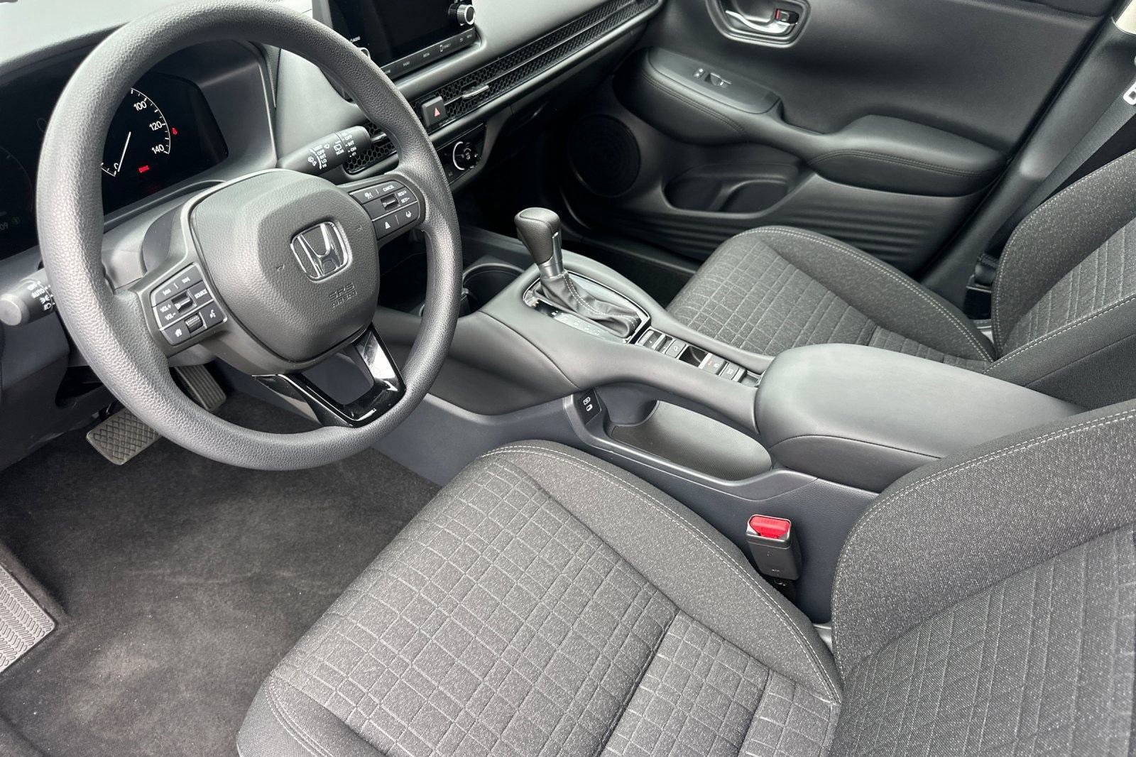 2025 Honda HR-V LX photo 4