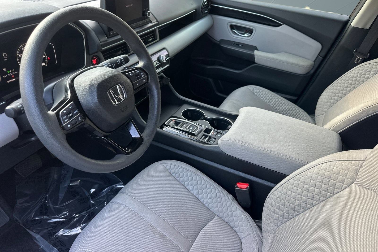 2024 Honda Pilot LX photo 4