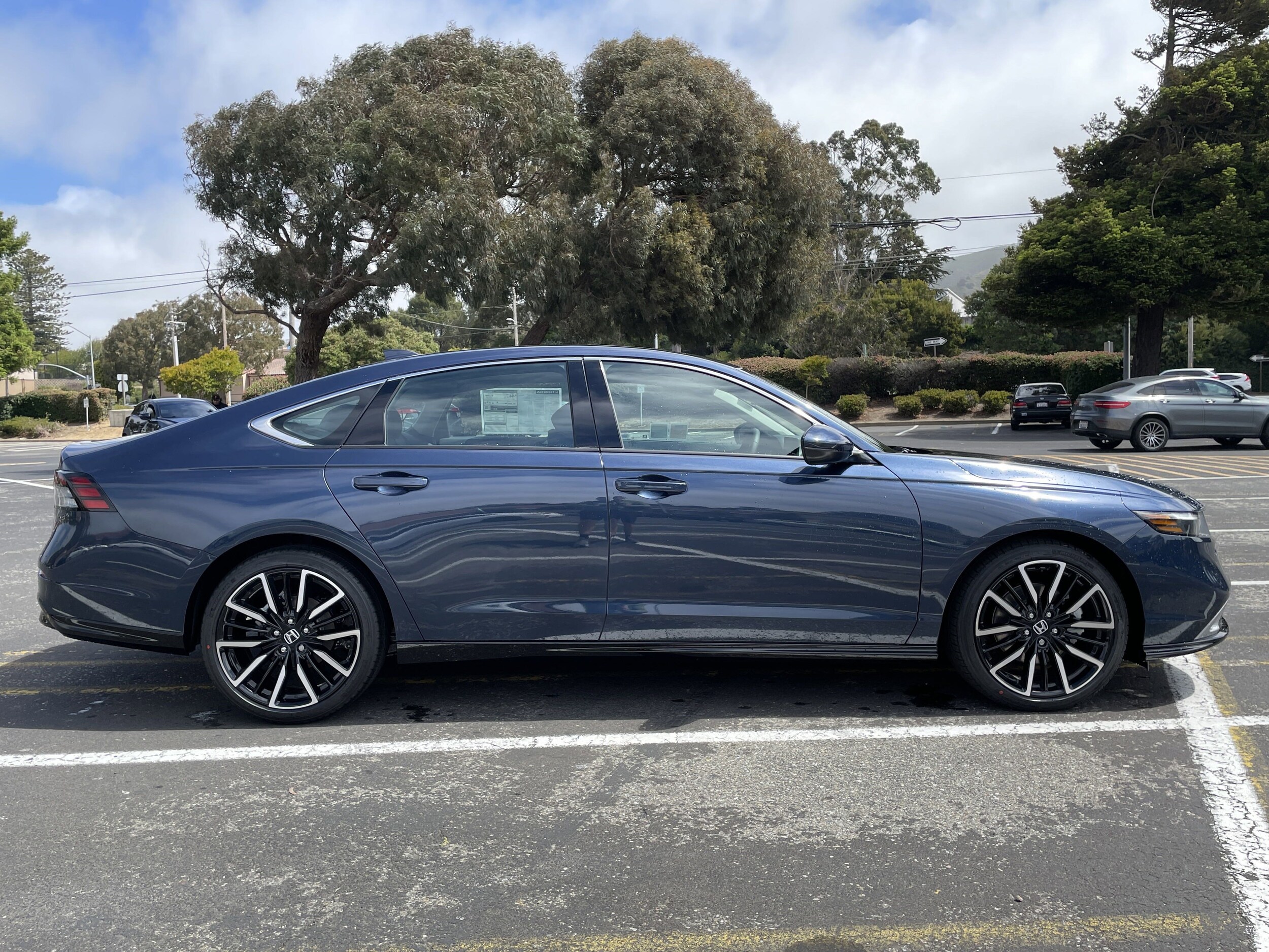 2025 Honda Accord Hybrid Touring photo 2