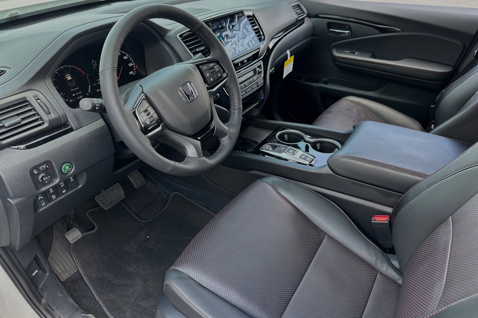 2025 Honda Ridgeline Black Edition photo 4