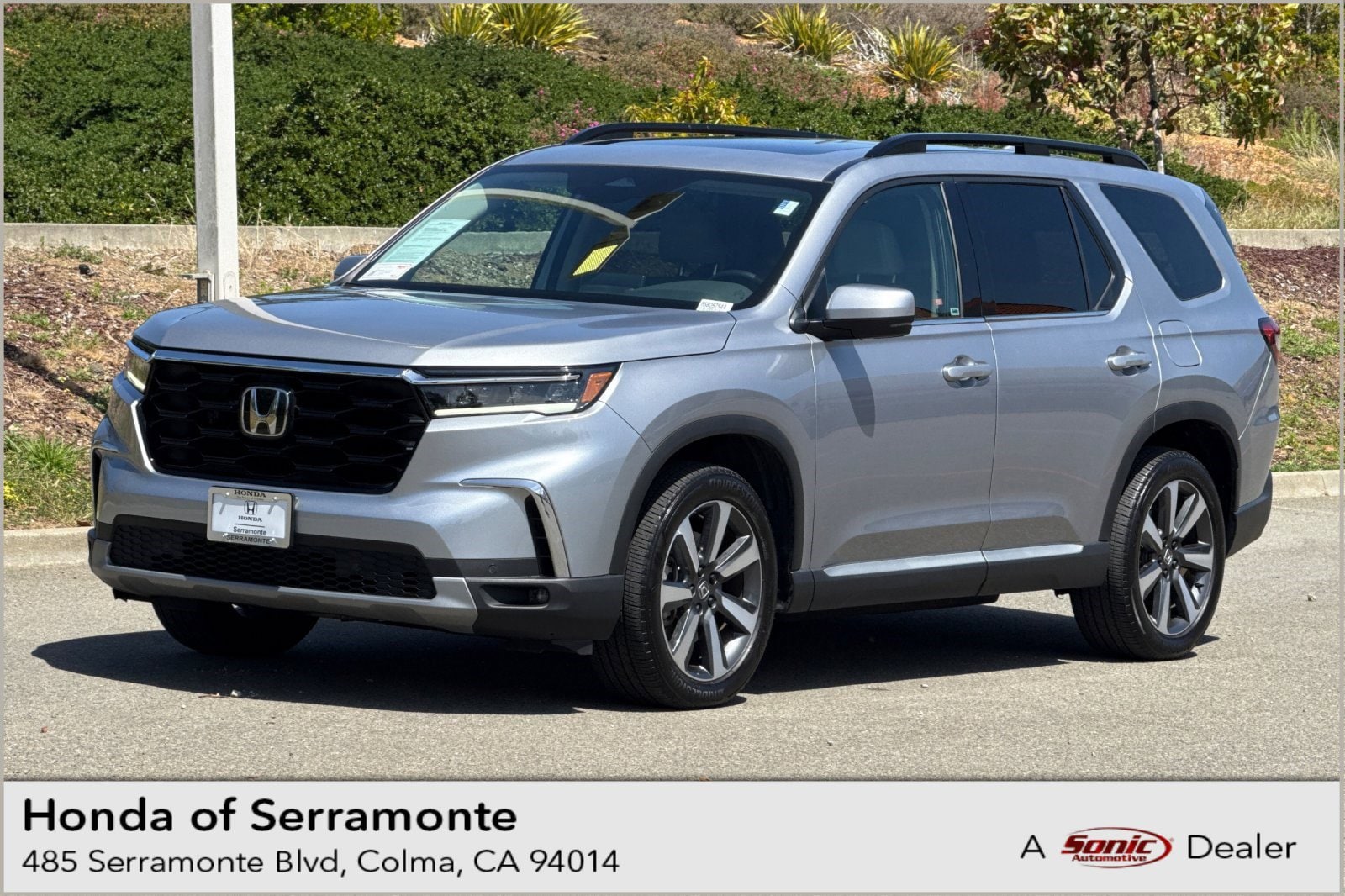 2025 Honda Pilot Touring AWD's photo