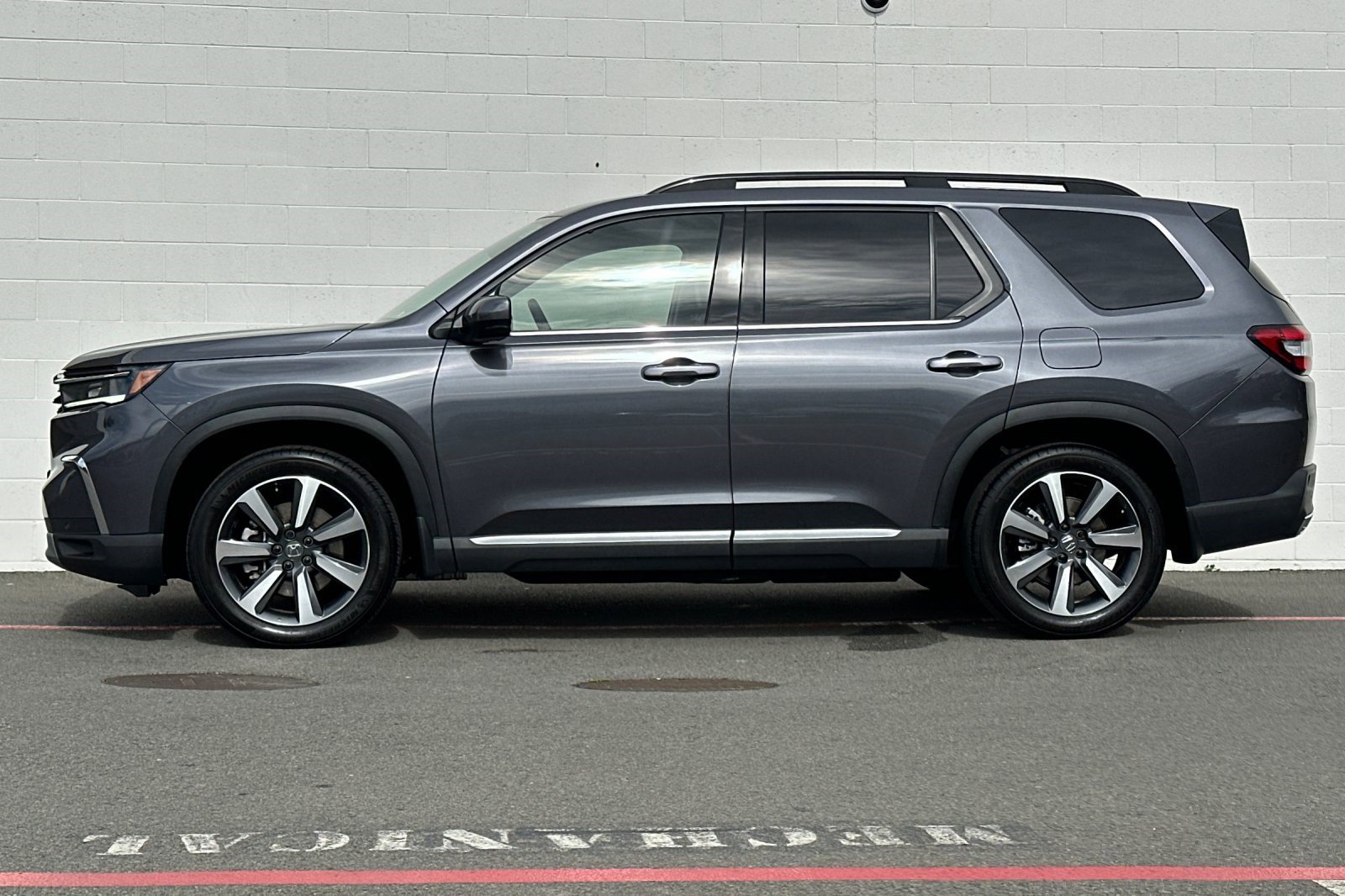 2024 Honda Pilot Touring photo 2