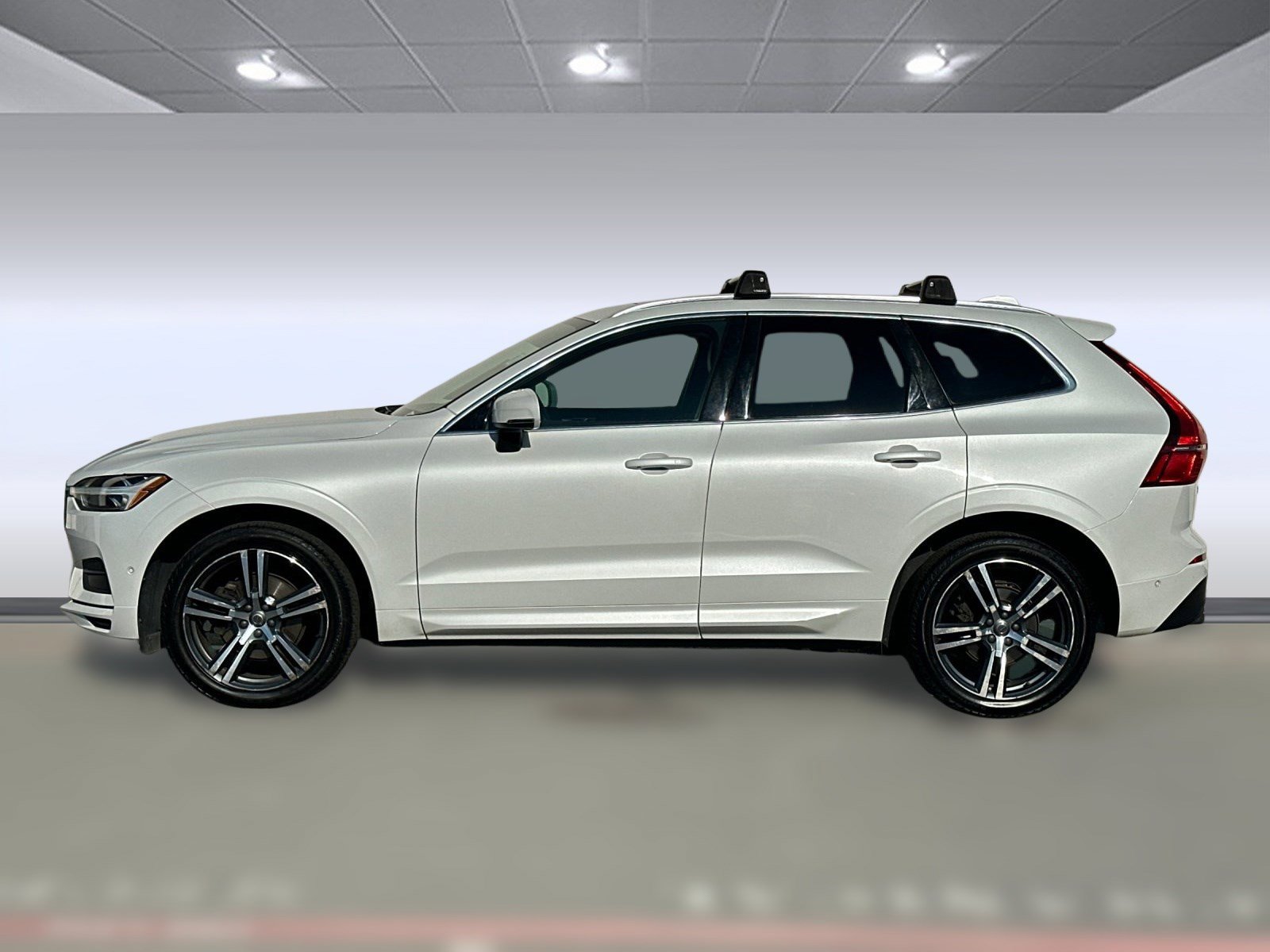 2018 Volvo XC60 T5 Momentum photo 2