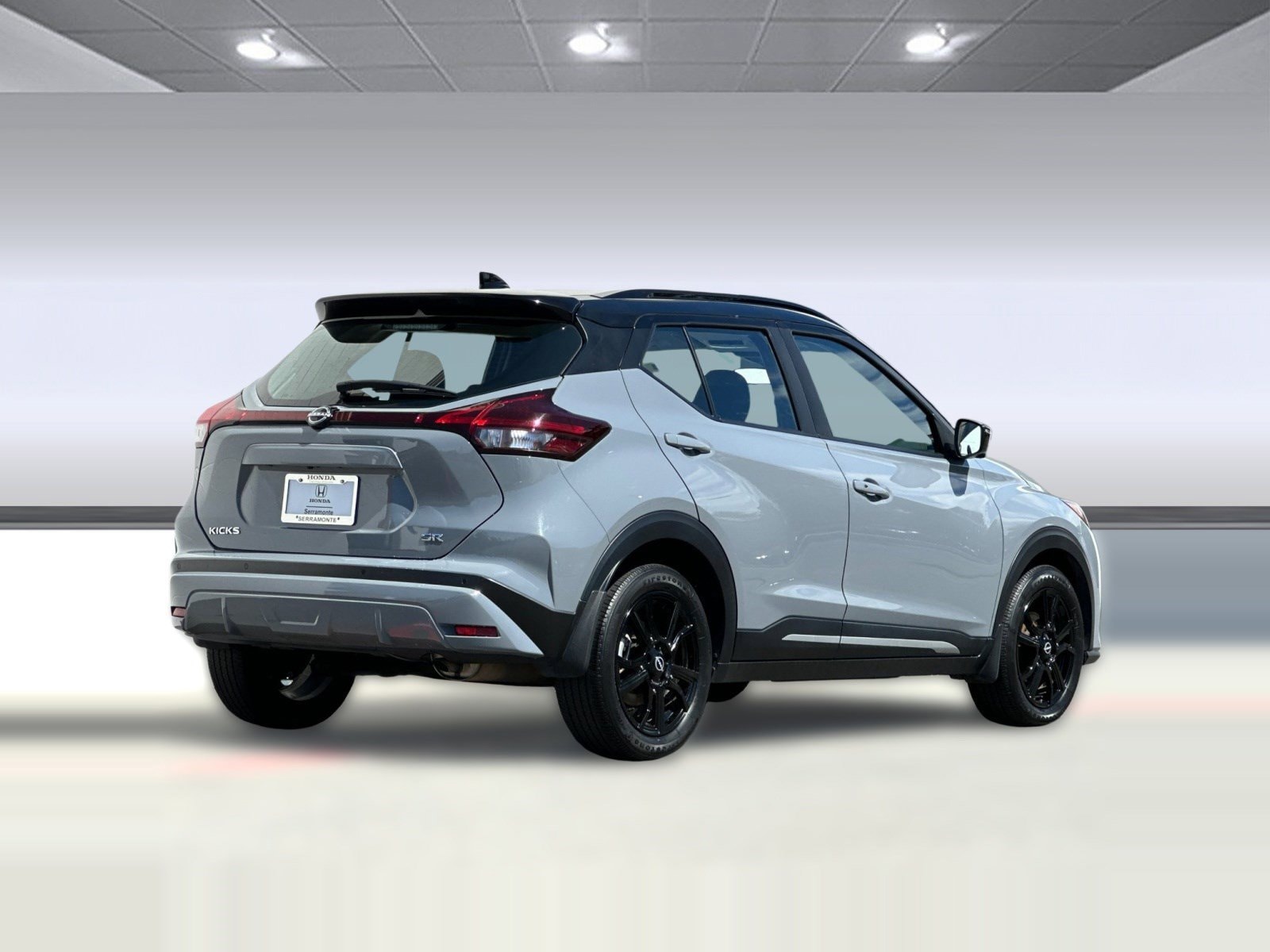2023 Nissan Kicks SR photo 3