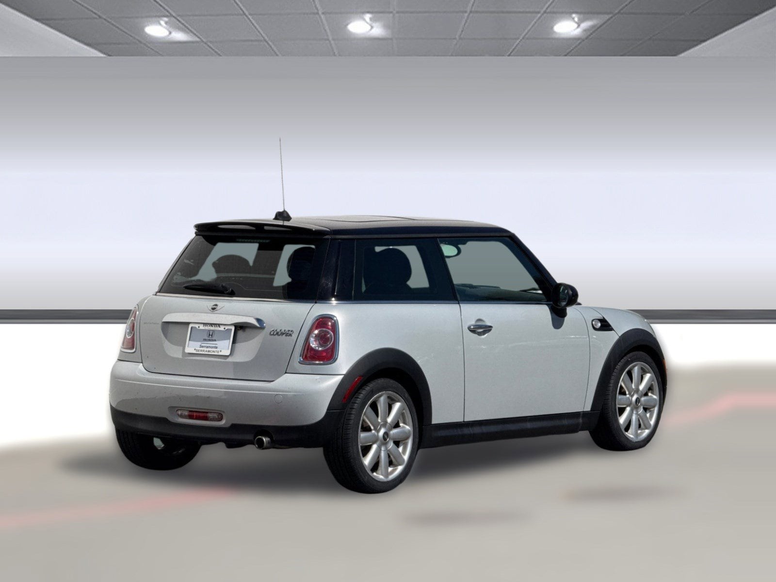 2013 MINI Hardtop Cooper photo 3