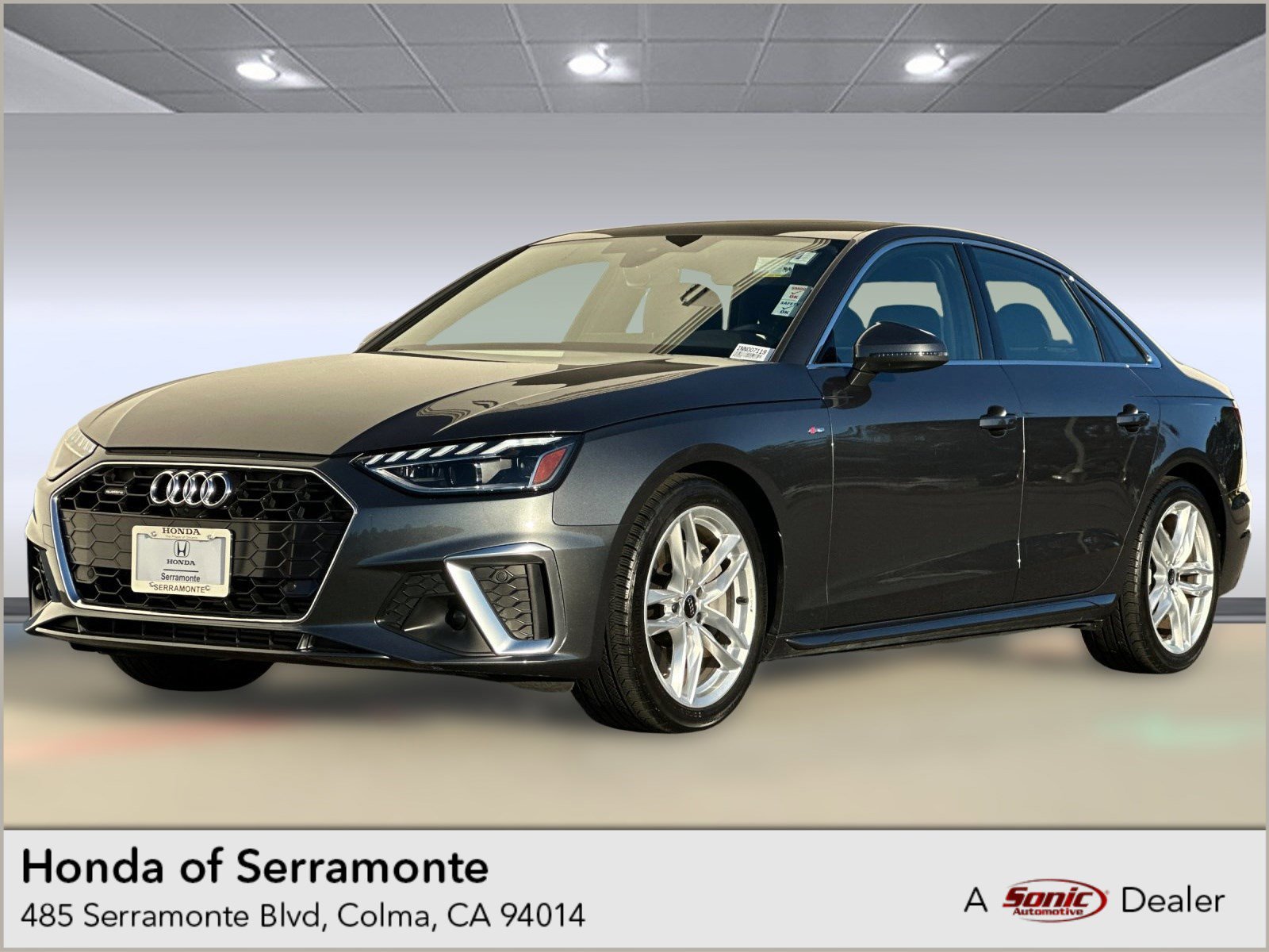 2022 Audi A4 S line Quattro Premium Plus photo 2