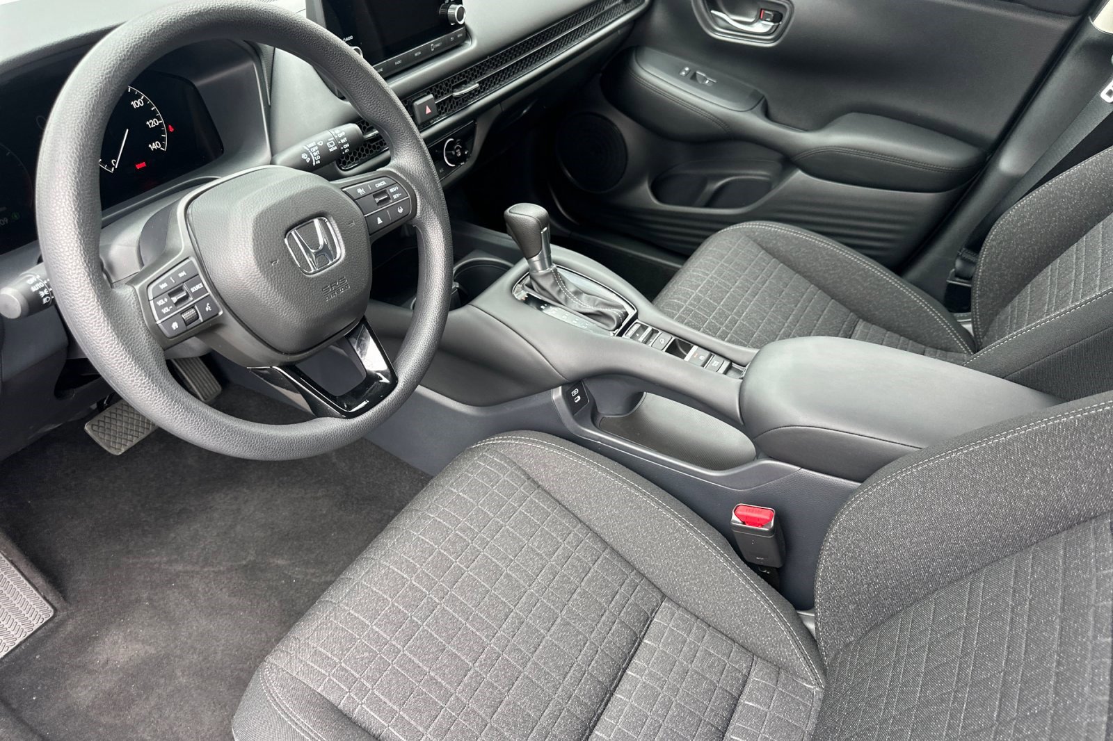 2025 Honda HR-V LX photo 4