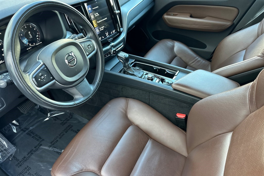 Used 2018 Volvo XC60 T5 AWD Momentum SUV