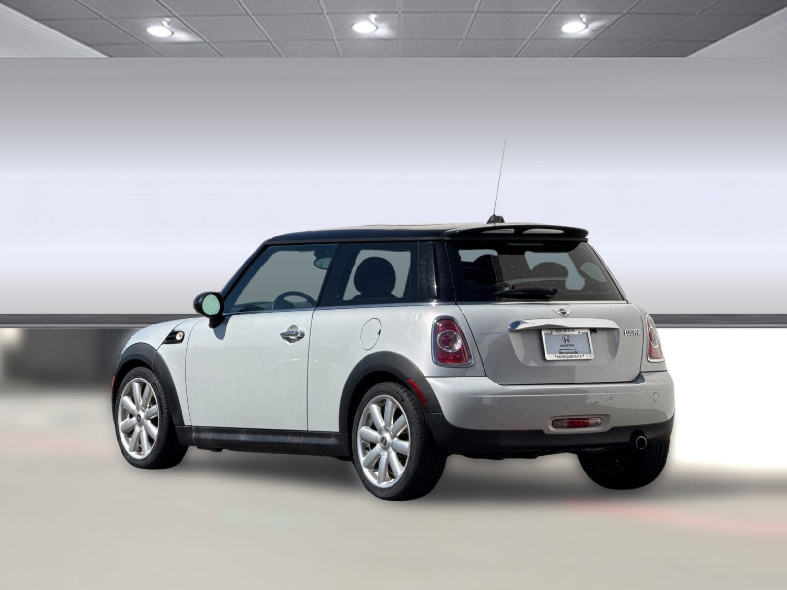 2013 MINI Hardtop Cooper photo 2