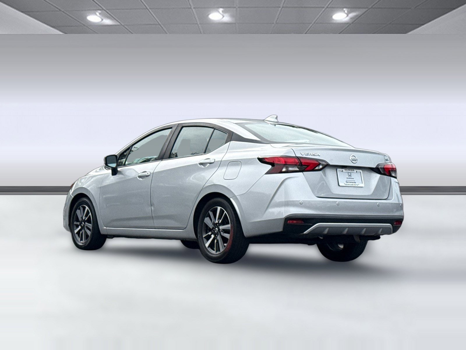 2021 Nissan Versa 1.6 SV photo 2