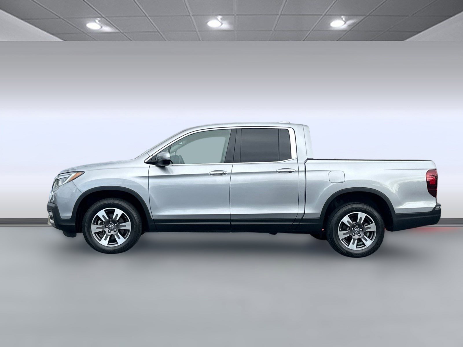2017 Honda Ridgeline RTL-E photo 2