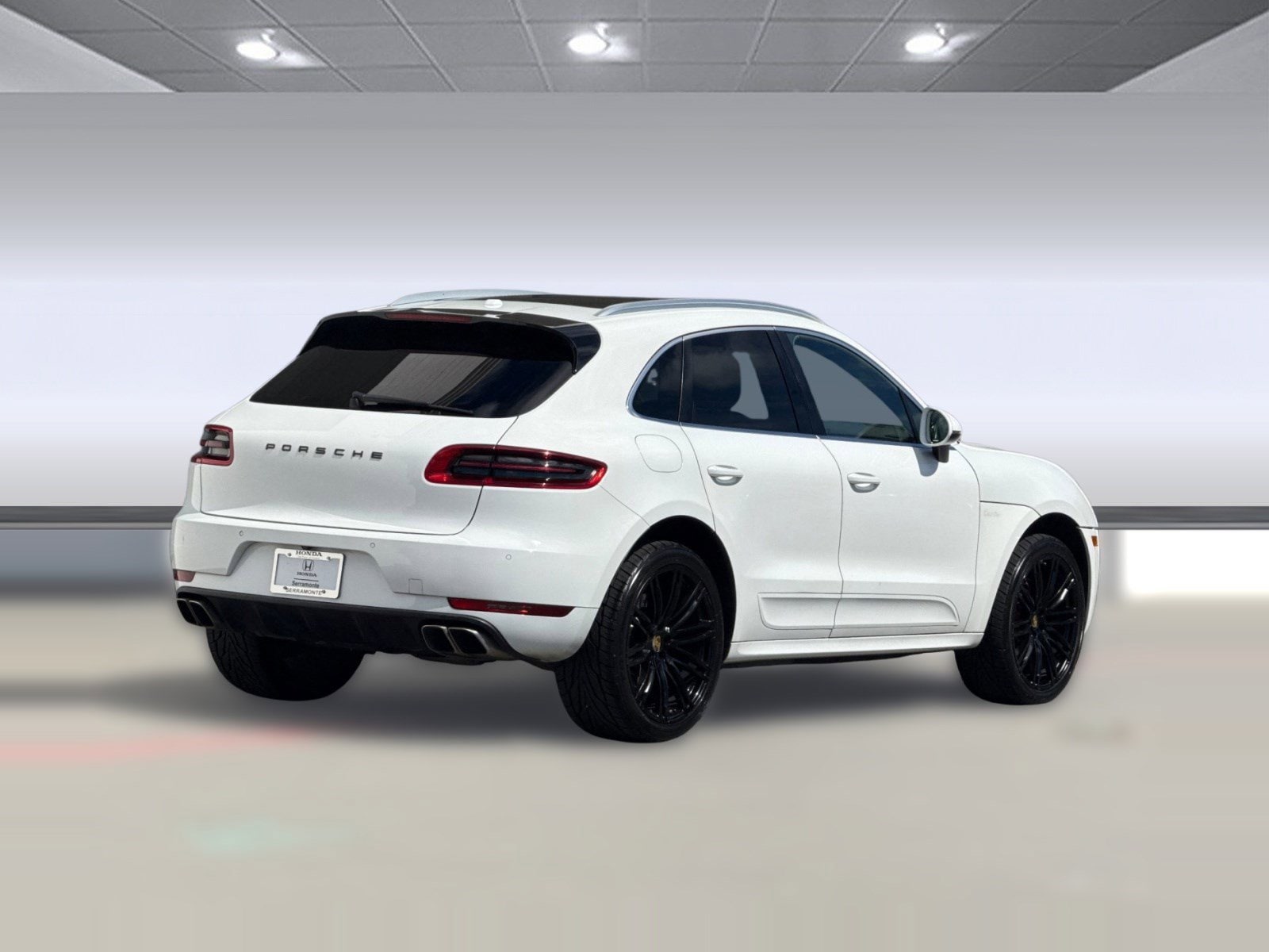 2016 Porsche Macan Turbo photo 3