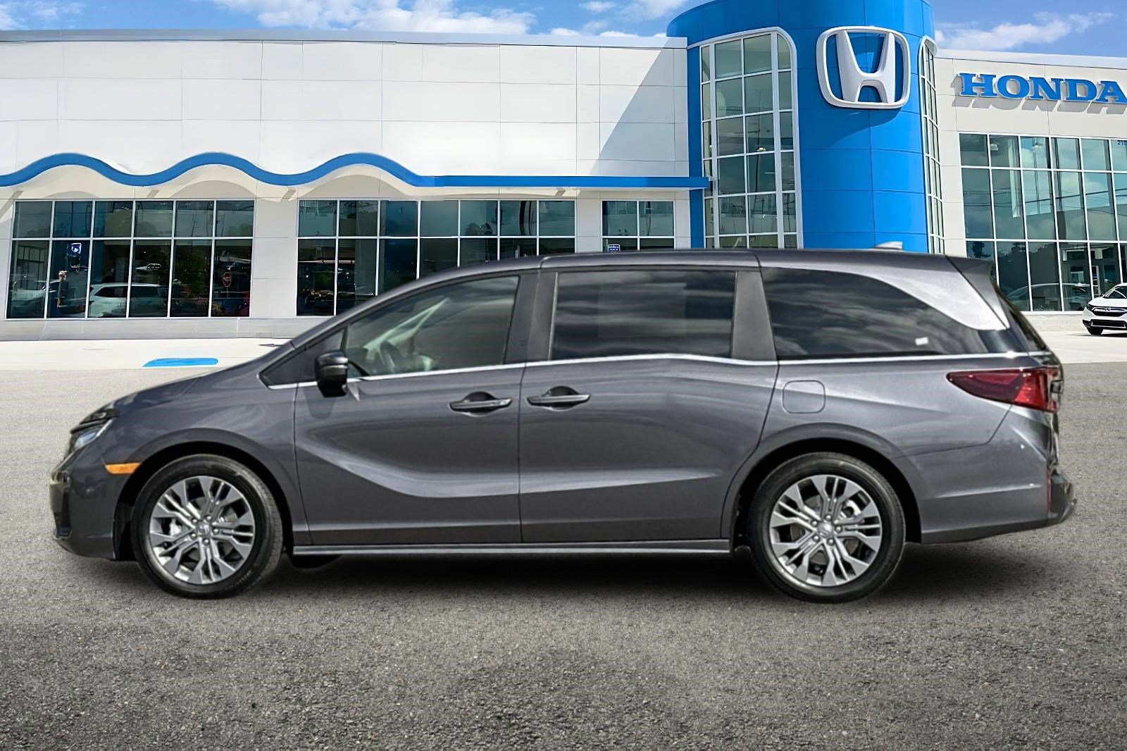 2026 Honda Odyssey Touring photo 2