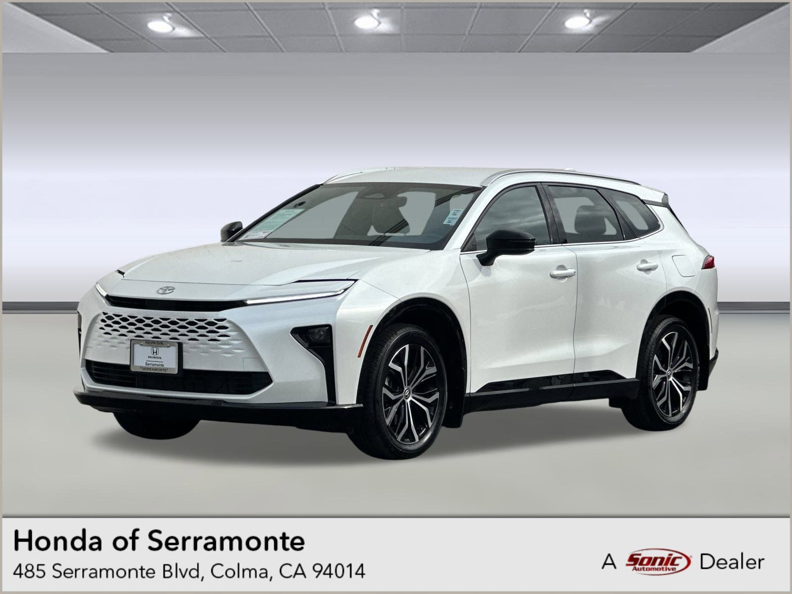 2025 Toyota Crown Signia XLE's photo