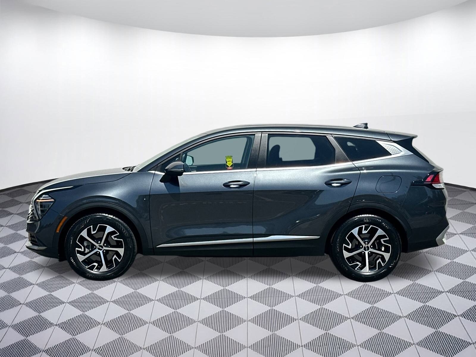2024 Kia Sportage EX photo 2