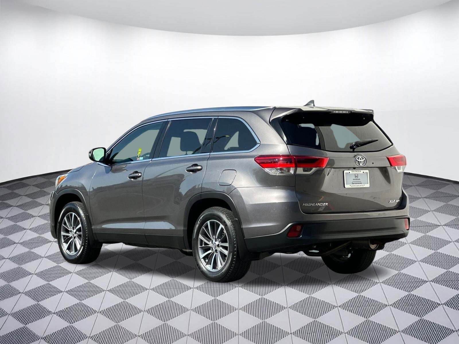 2019 Toyota Highlander XLE photo 3