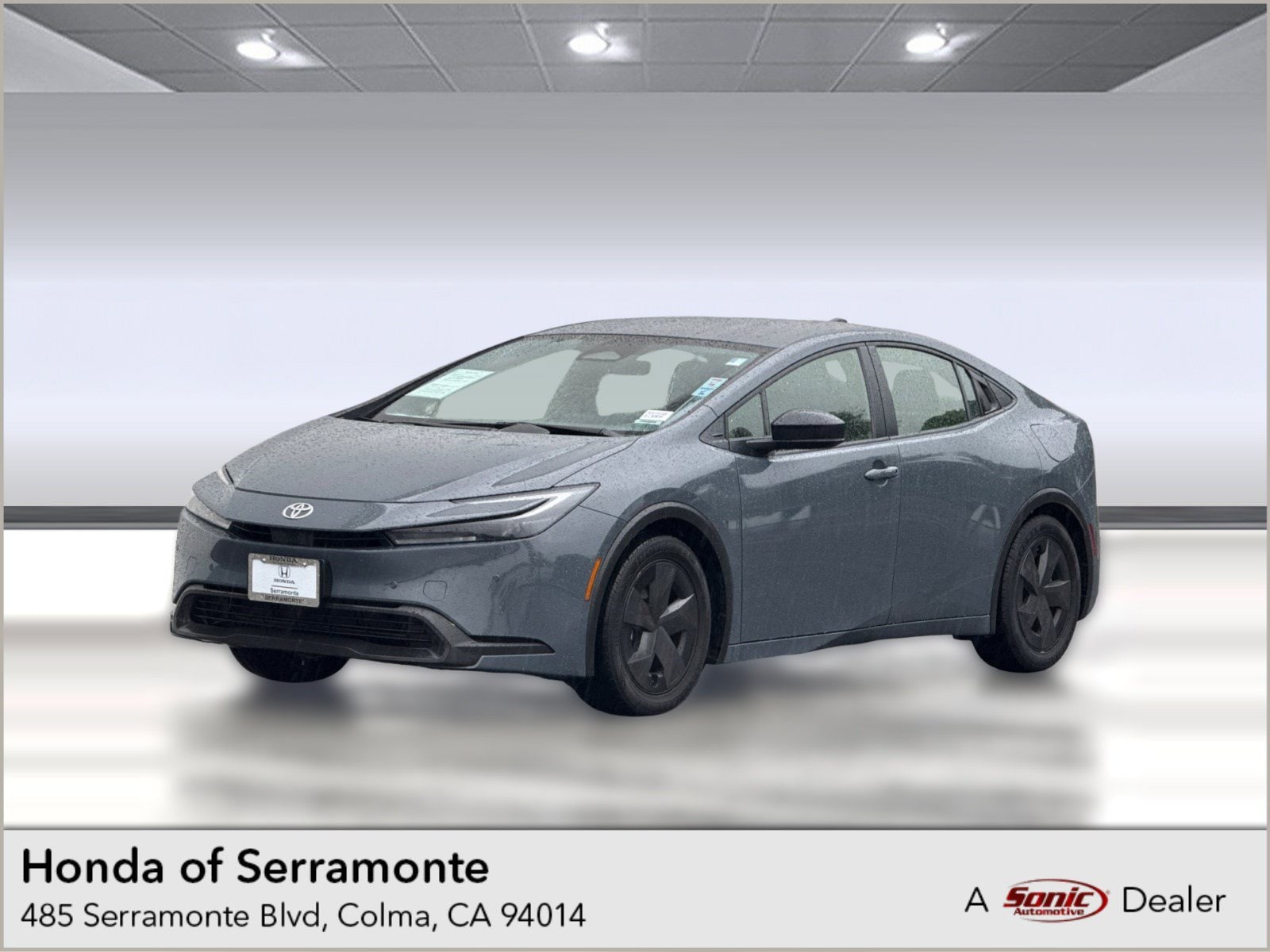 2024 Toyota Prius LE's photo