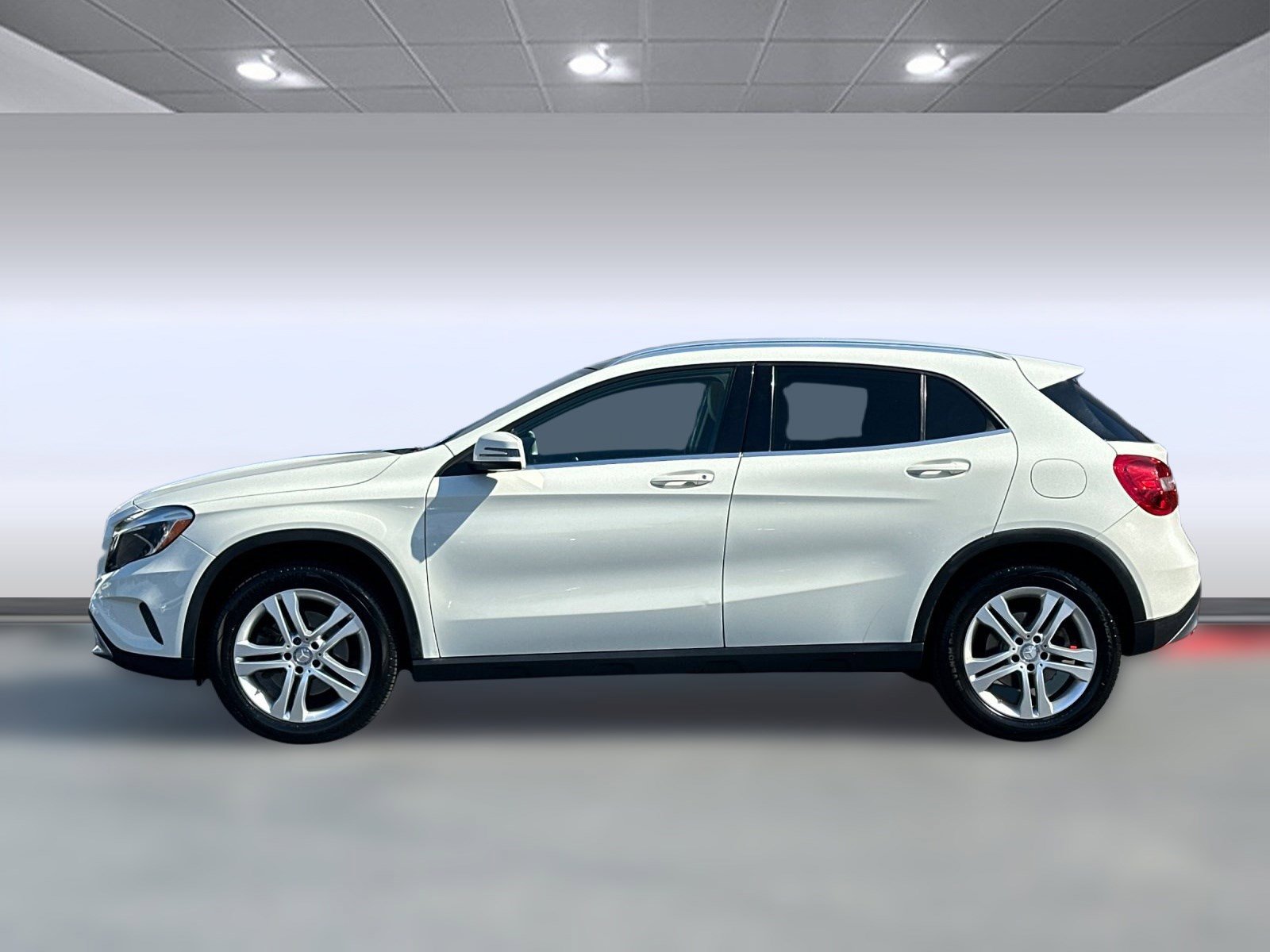 2016 Mercedes Benz GLA 250 photo 2