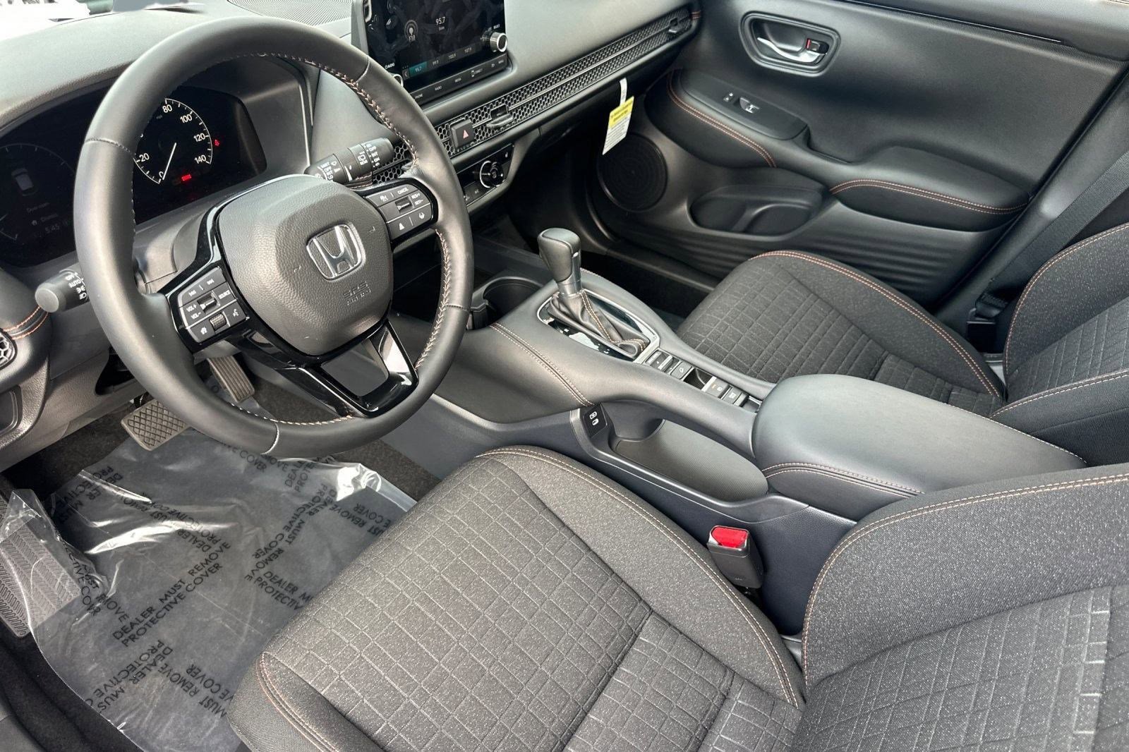 2025 Honda HR-V Sport photo 4