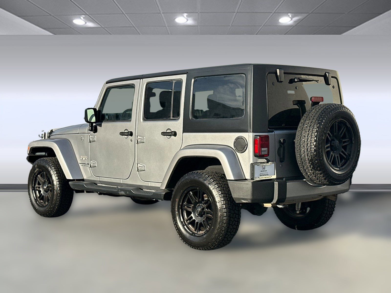 2016 Jeep Wrangler Unlimited Sahara photo 3