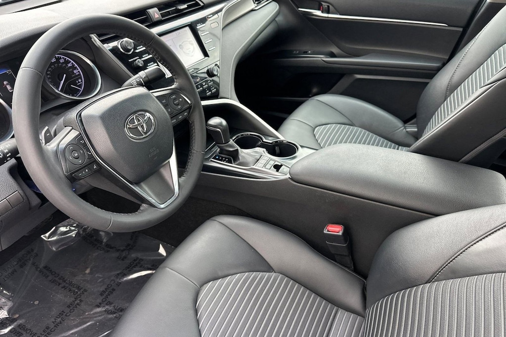 Used 2020 Toyota Camry Hybrid SE Sedan