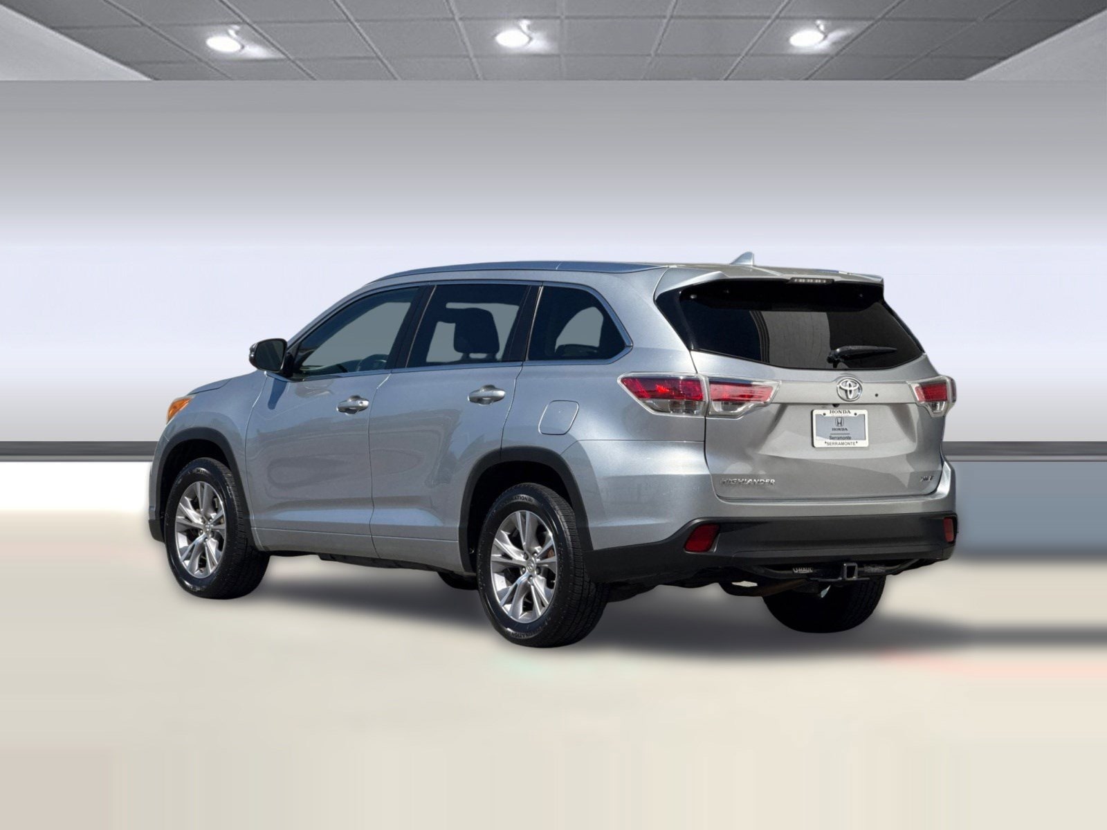 2015 Toyota Highlander XLE V6 photo 2