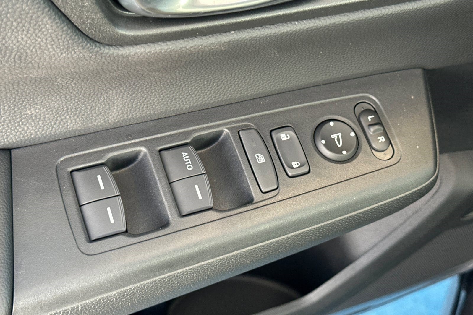 2026 Honda CR-V LX - Photo 13