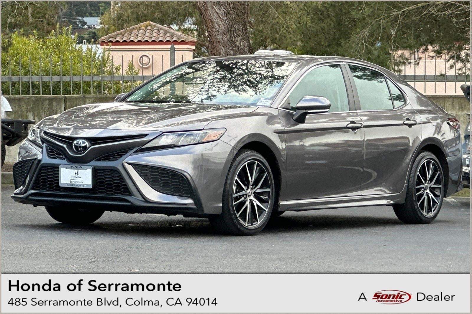 2021 Toyota Camry SE's photo