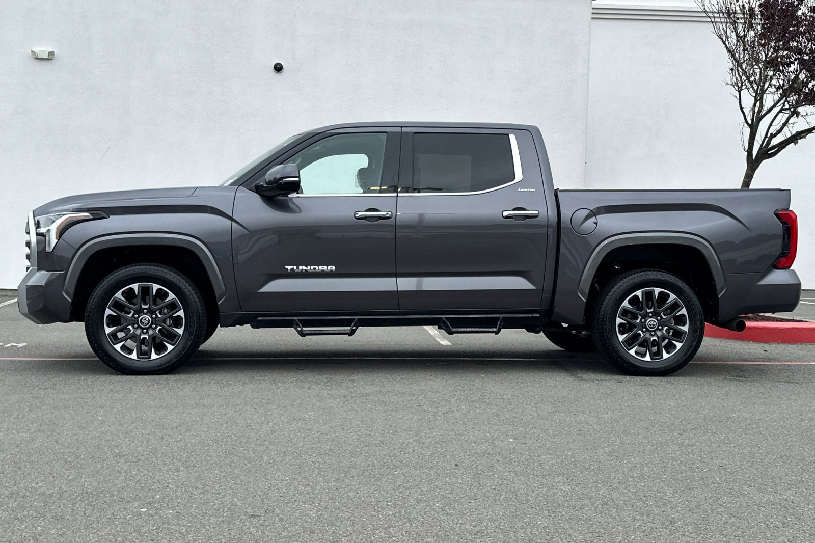2022 Toyota Tundra Limited CrewMax photo 2