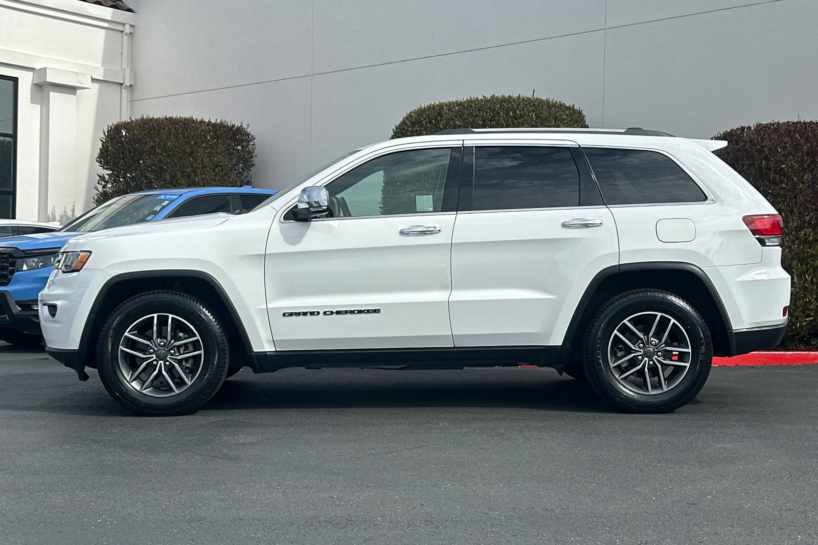 2020 Jeep Grand Cherokee Limited photo 2