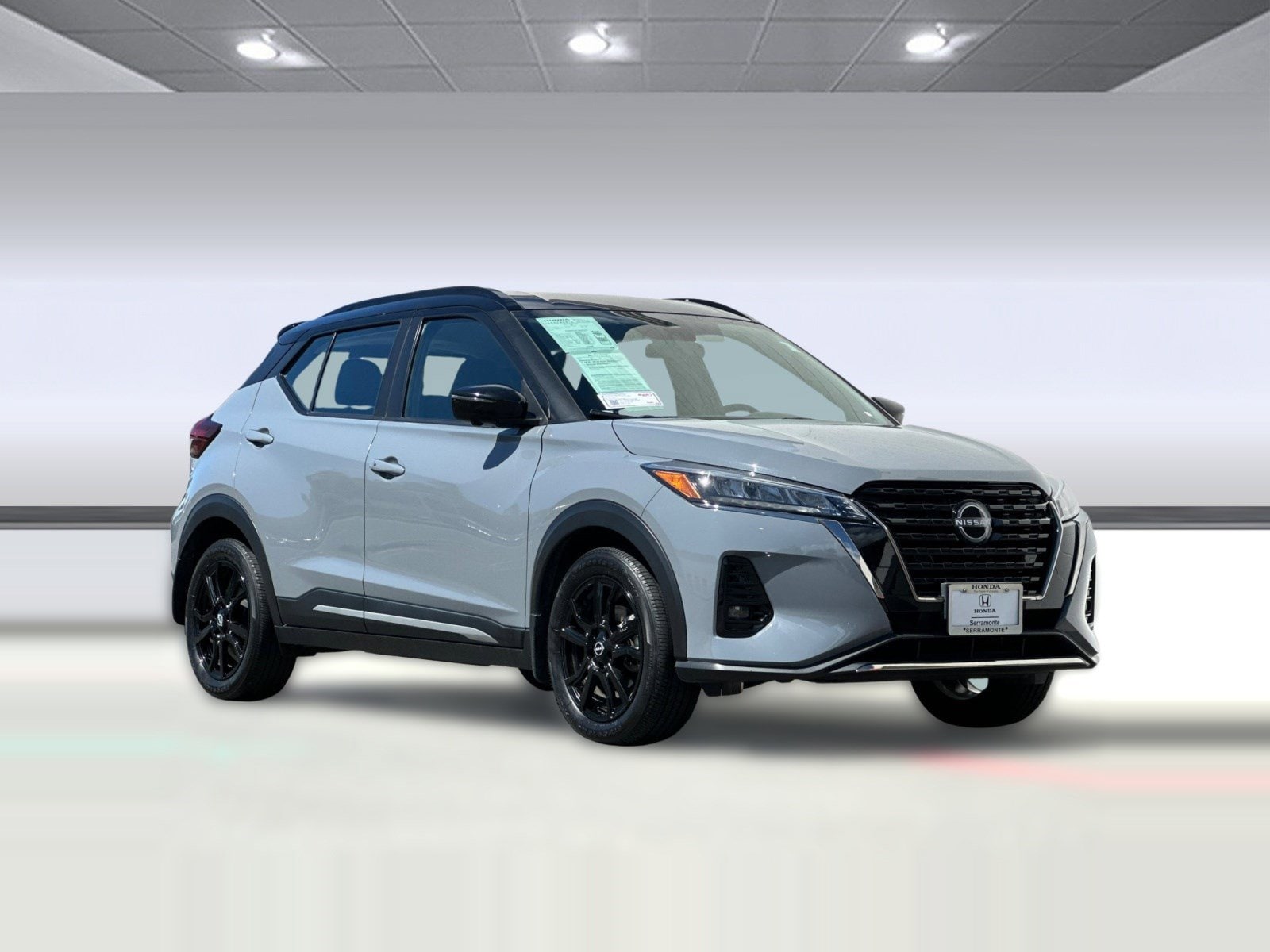 2023 Nissan Kicks SR photo 5