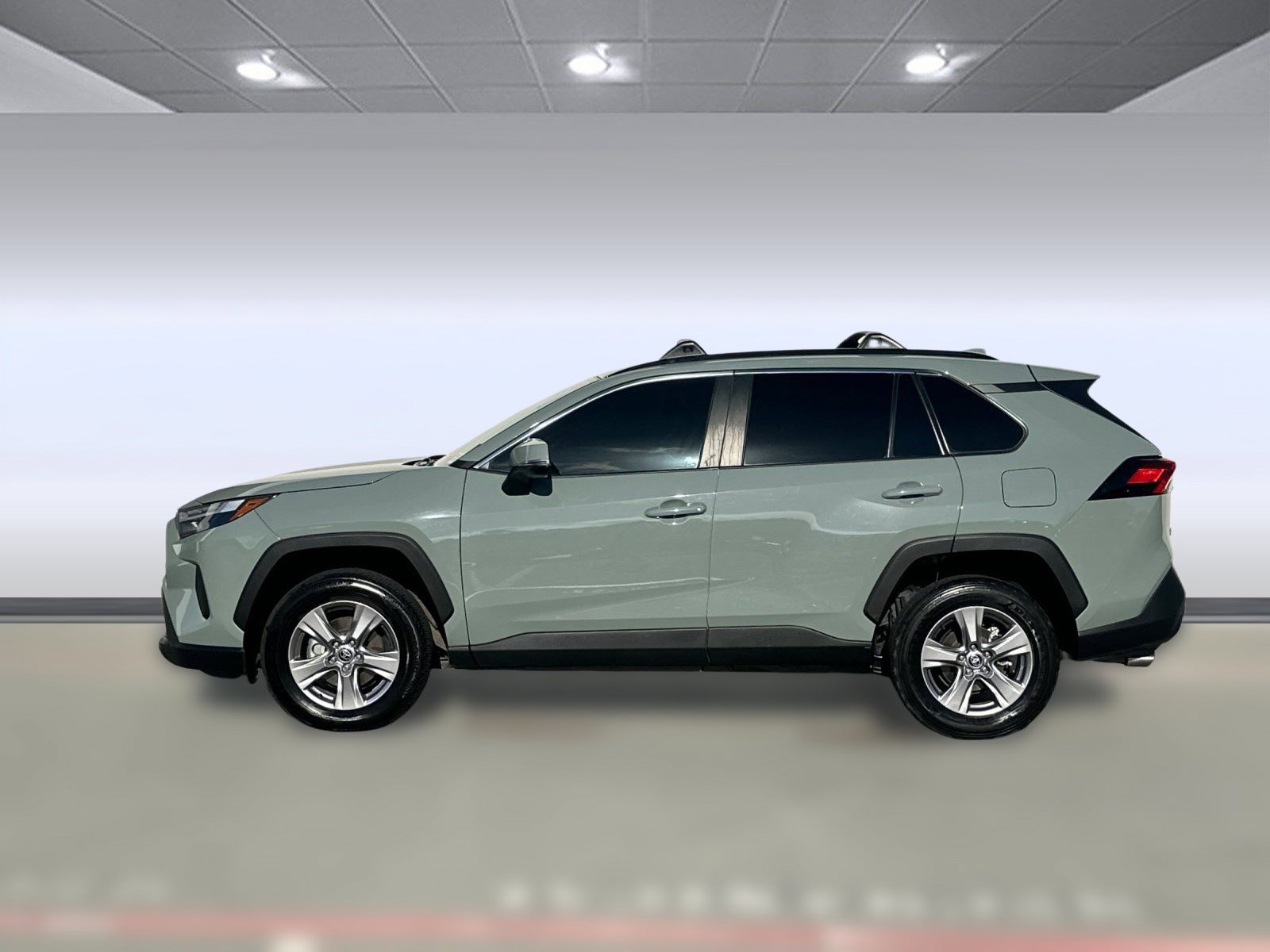 2023 Toyota RAV4 XLE photo 2