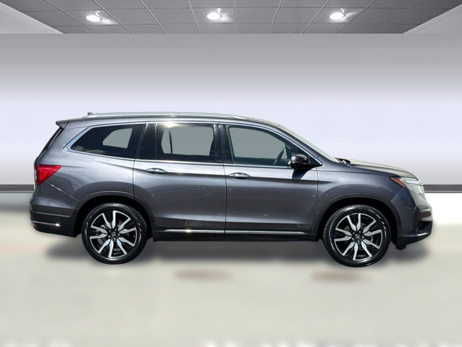 2020 Honda Pilot Touring 8 Passenger FWD photo 3
