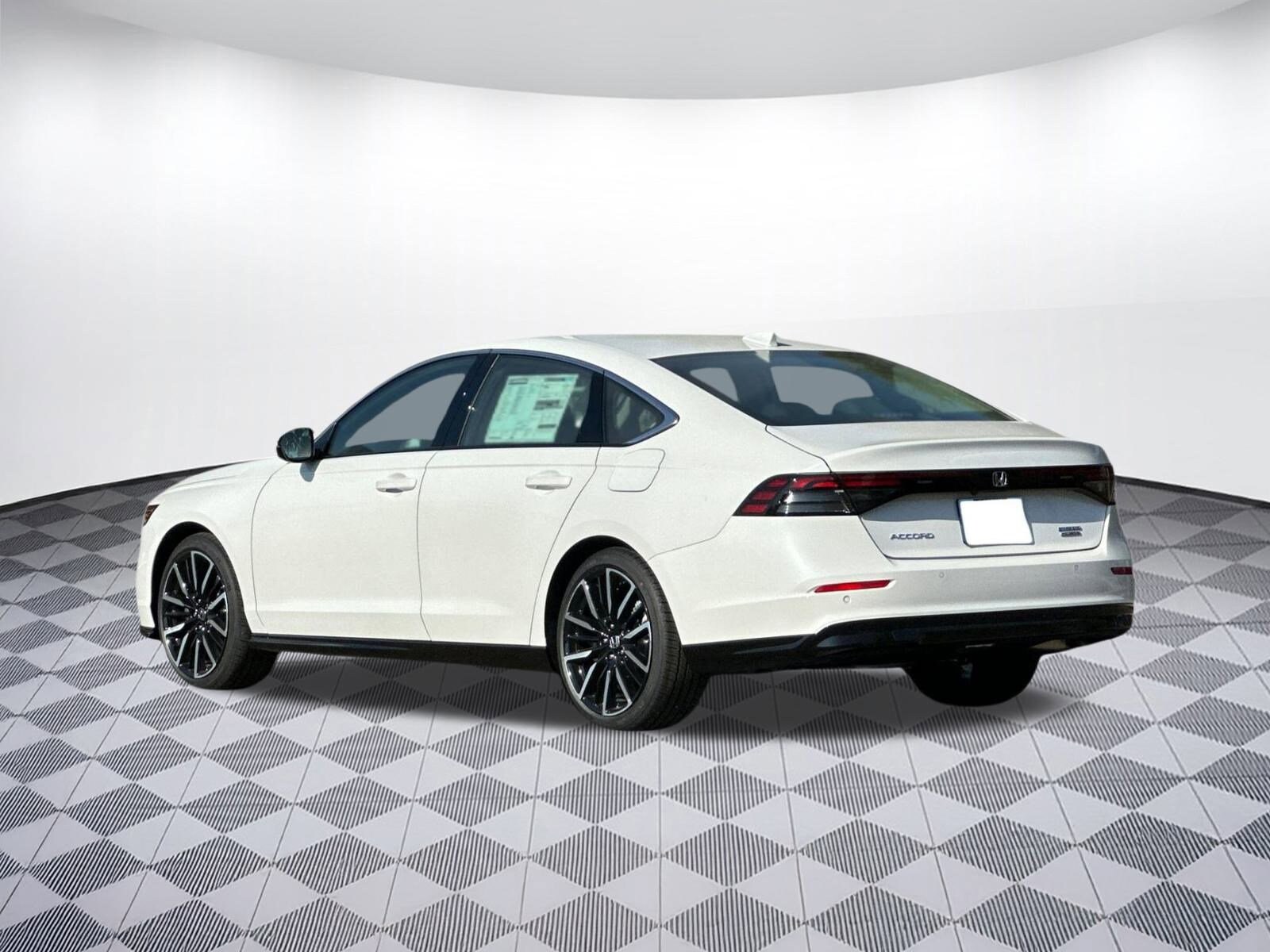 2025 Honda Accord Hybrid Touring photo 3