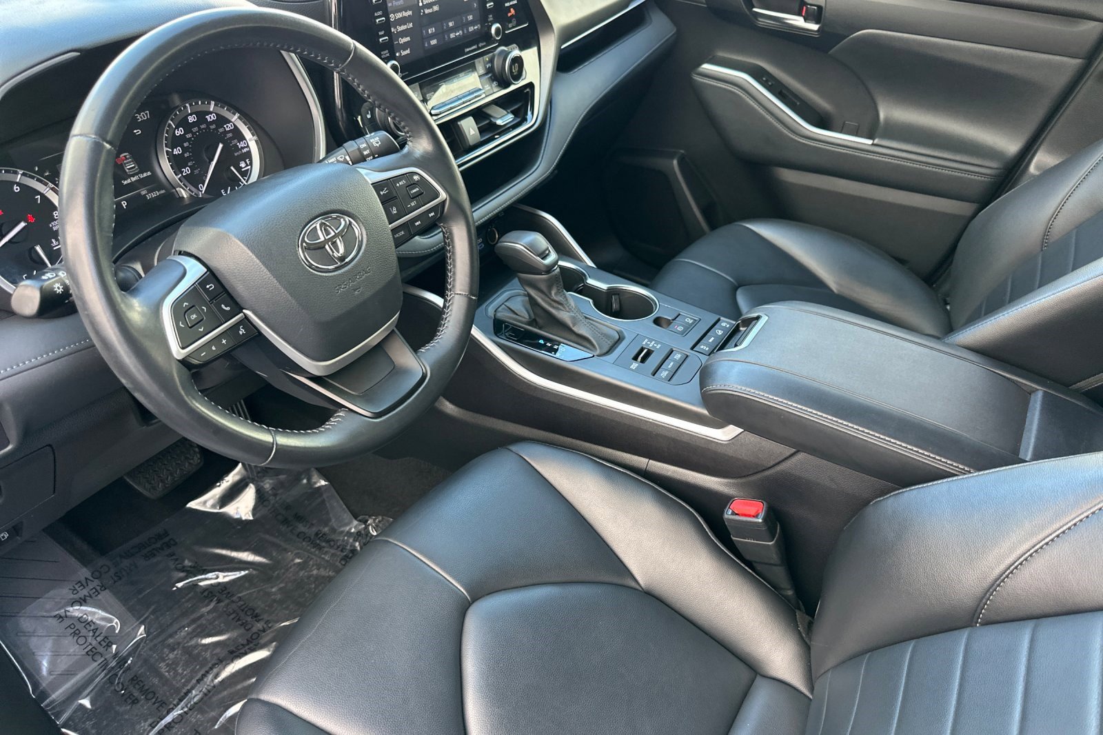 2022 Toyota Highlander XLE photo 3