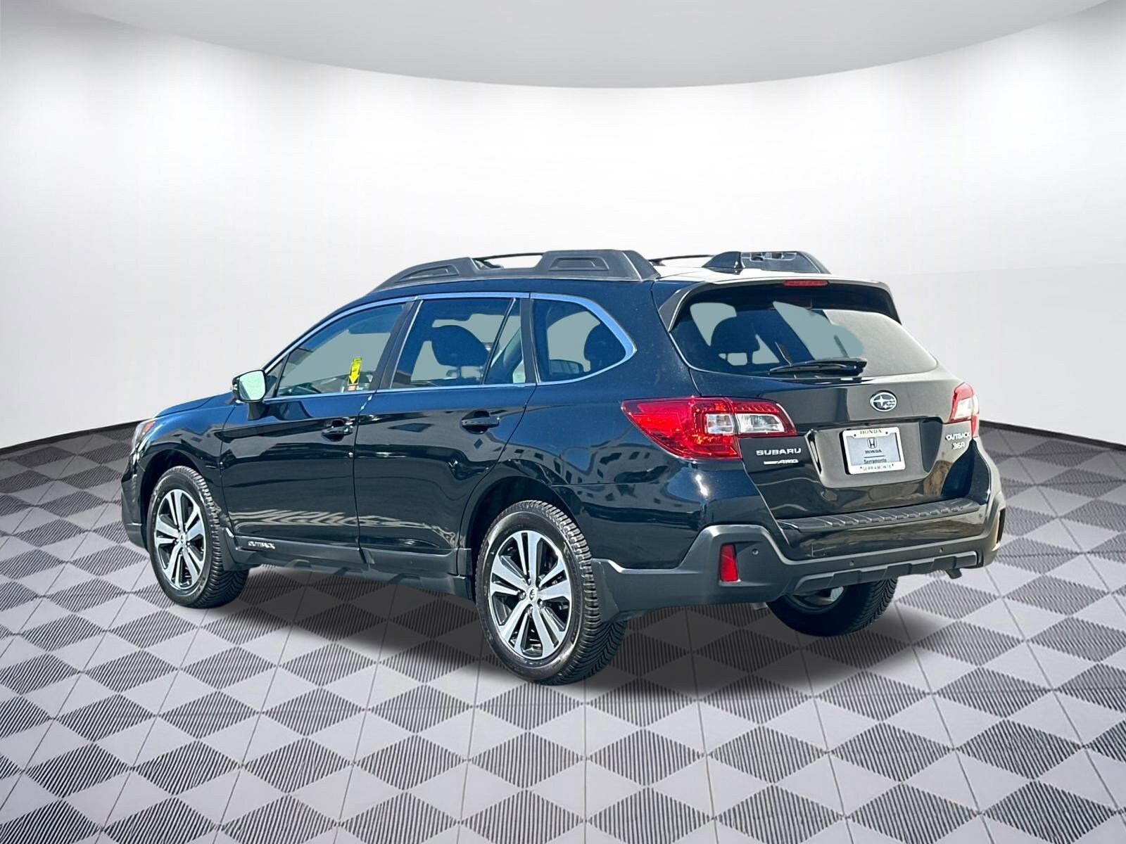 2019 Subaru Outback 3.6R Limited photo 2