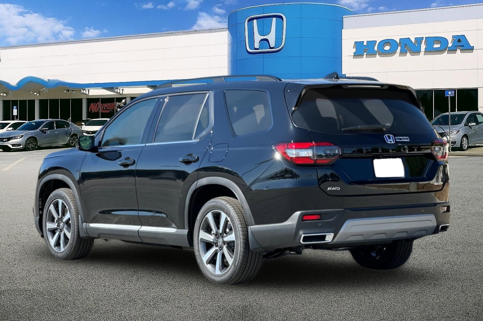 2025 Honda Pilot Touring photo 2